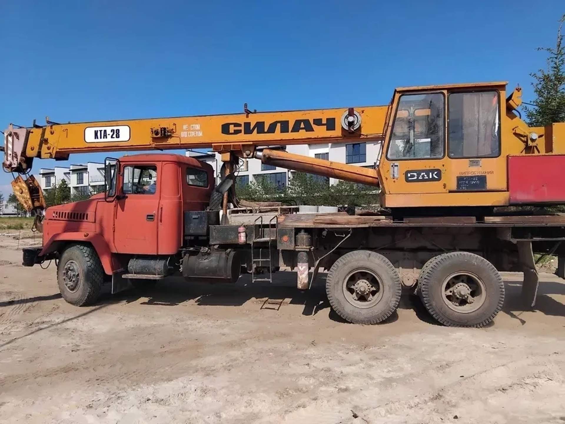 Автокран КТА-28 "Силач" (28 тонн) на шасі КрАЗ