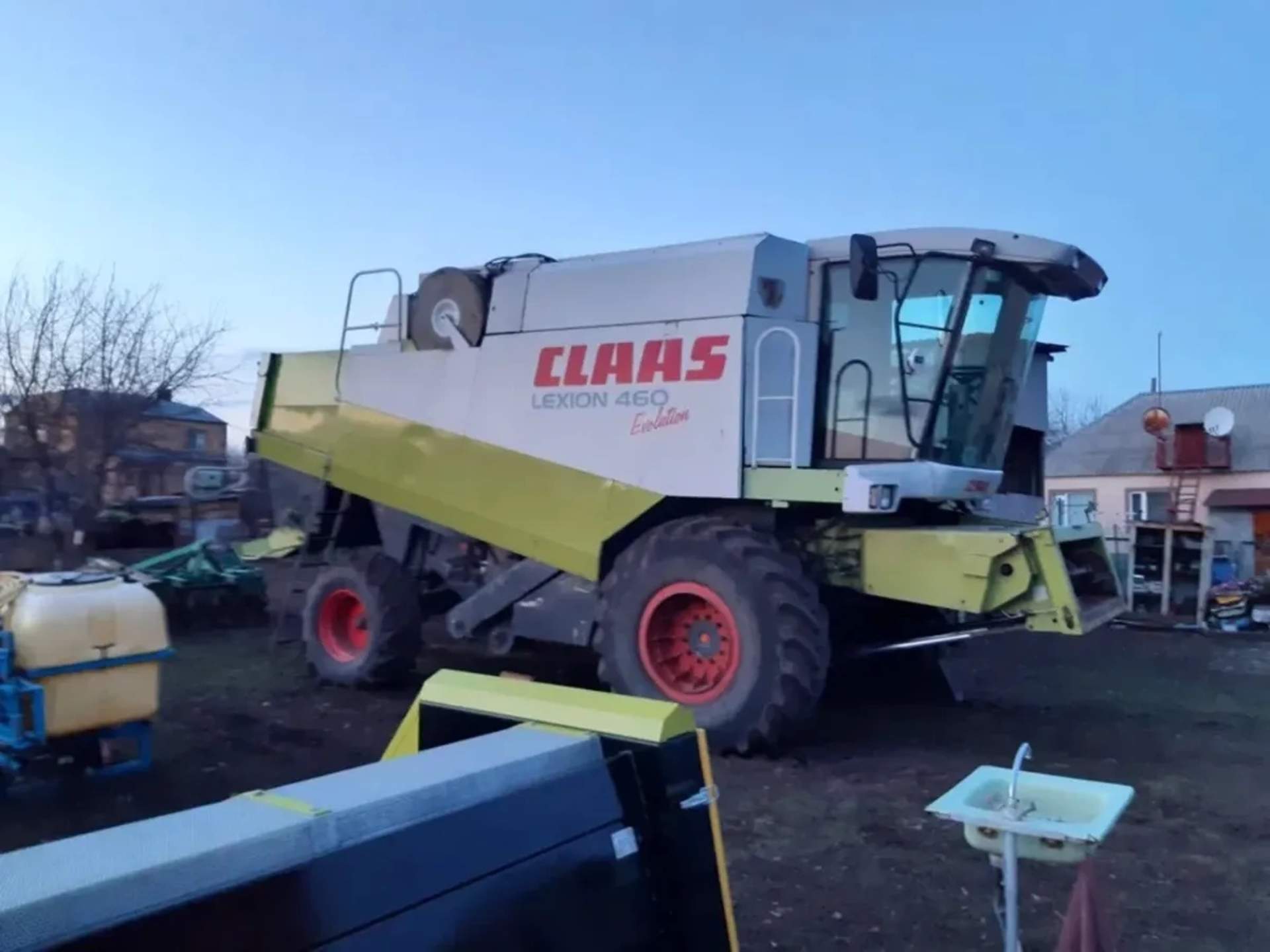 Комбайн зернозбиральний Claas Lexion 460.