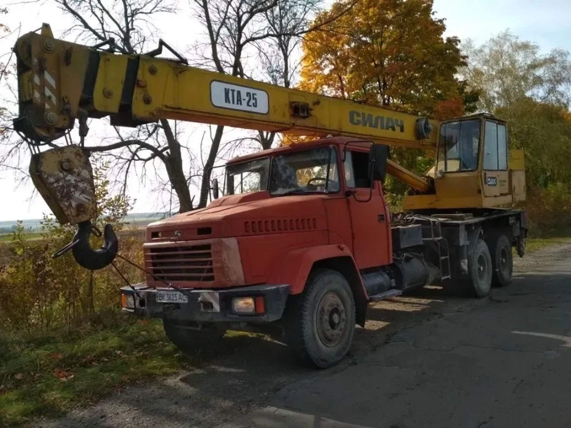 Автокран КТА-25 на базі КрАЗ для будівельних і монтажних робіт