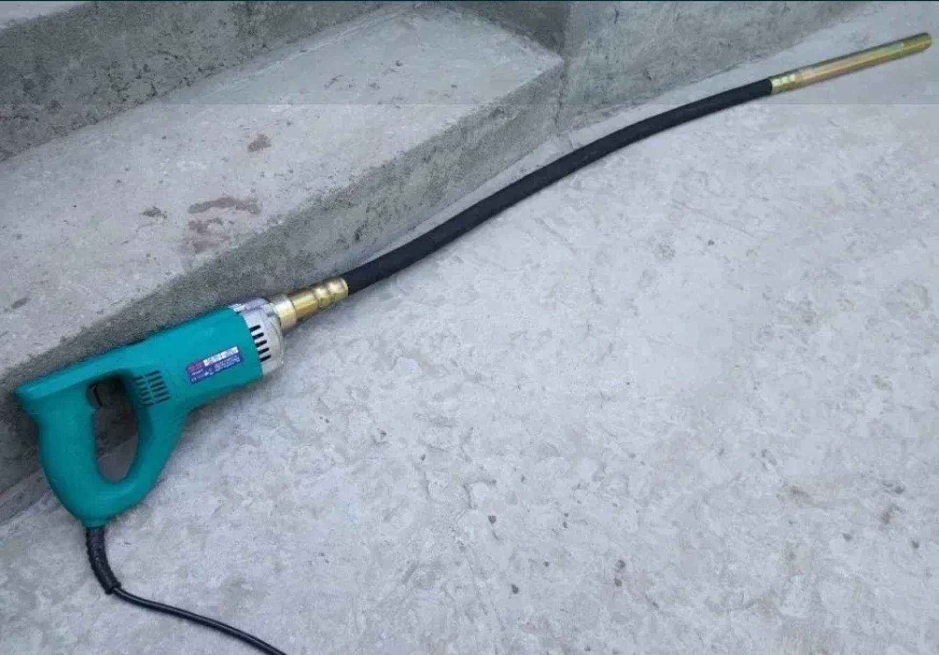 Вібратор для бетону Makita 2000Ват