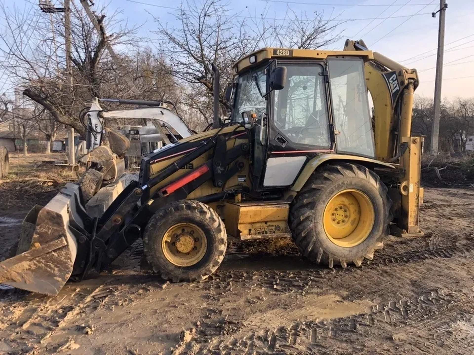 Екскаватор-навантажувач Caterpillar 428C для земляних робіт