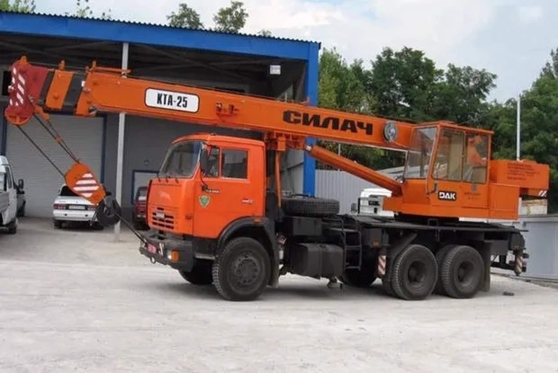 Автомобільний кран КТА-25 «Силач»