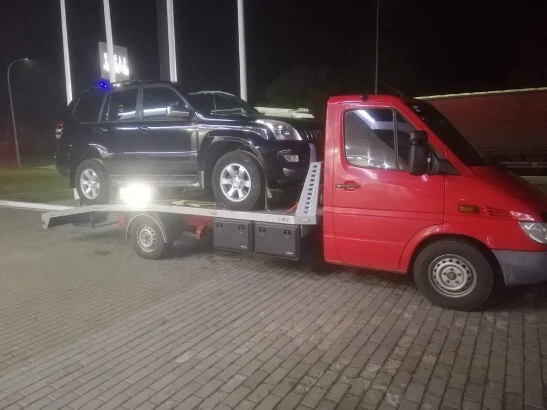 Евакуатор на базі Mercedes-Benz Sprinter