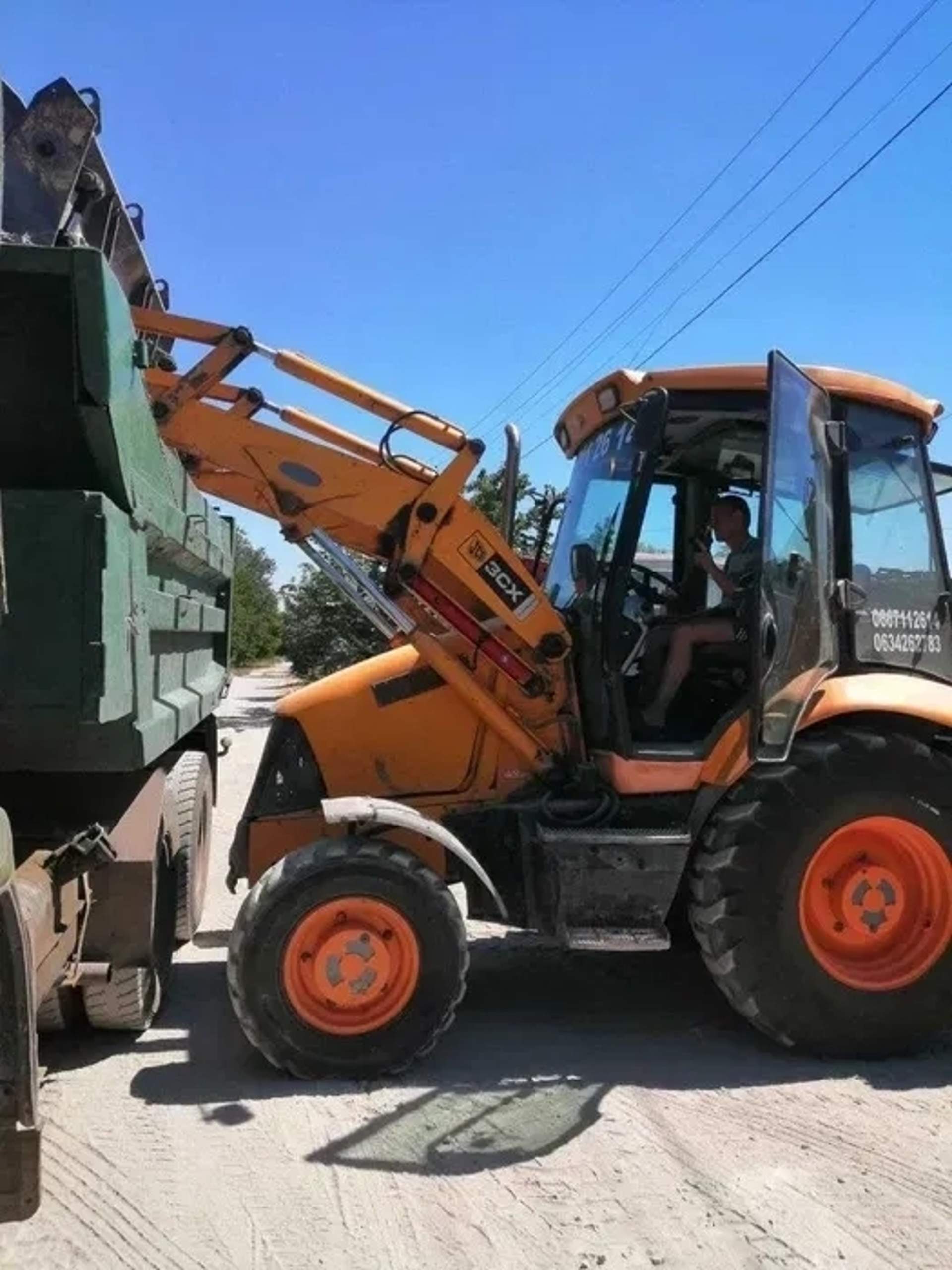 Екскаватор-навантажувач JCB 3CX — Земляні роботи «під ключ»