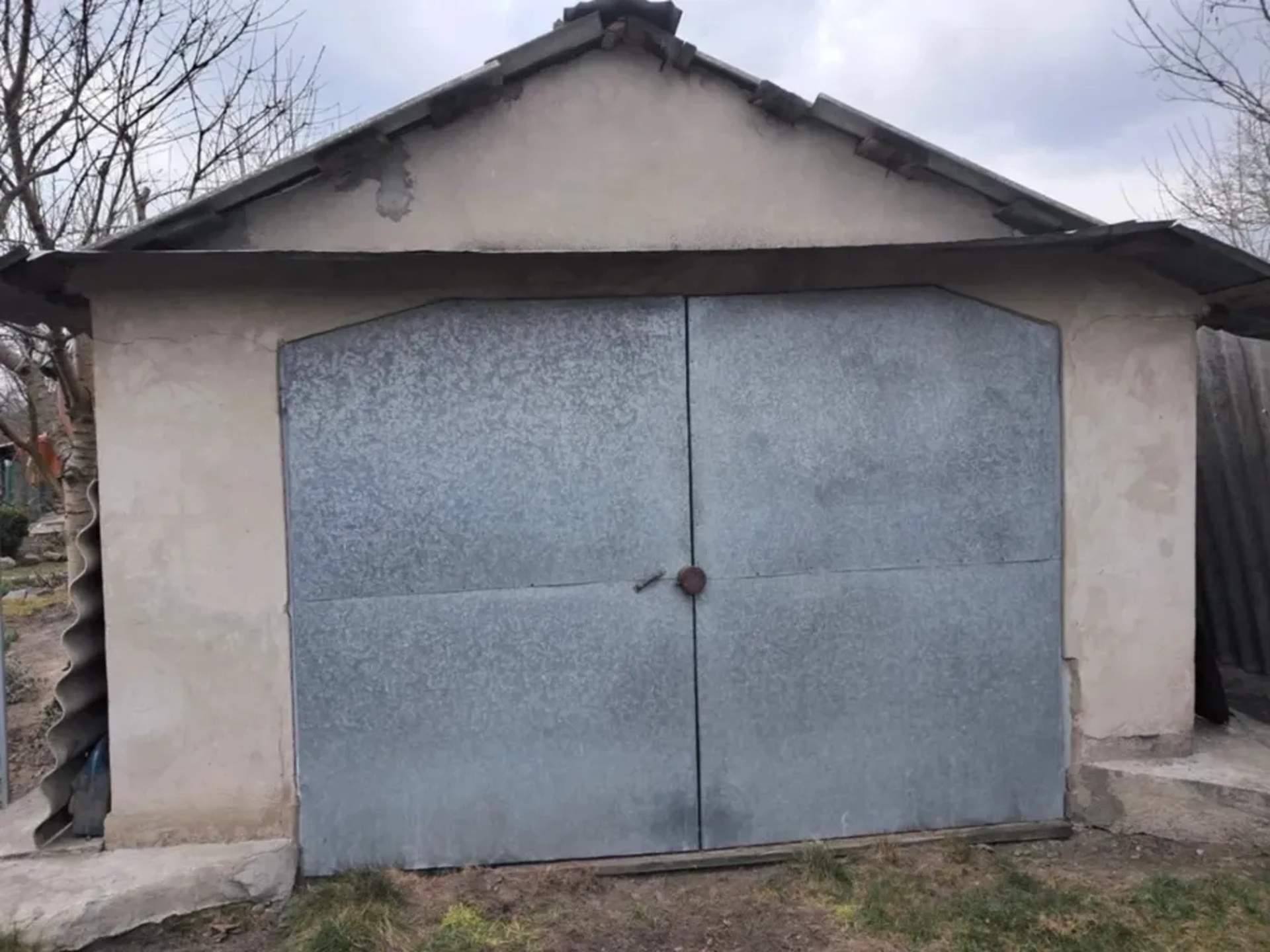 Просторий капітальний гараж з ямою