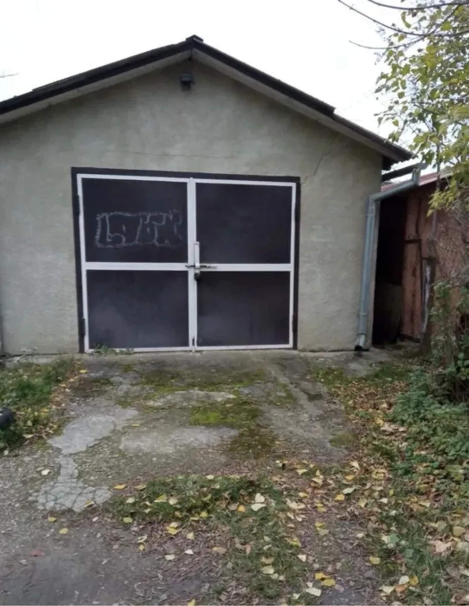 Цегляний гараж для зберігання авто або речей