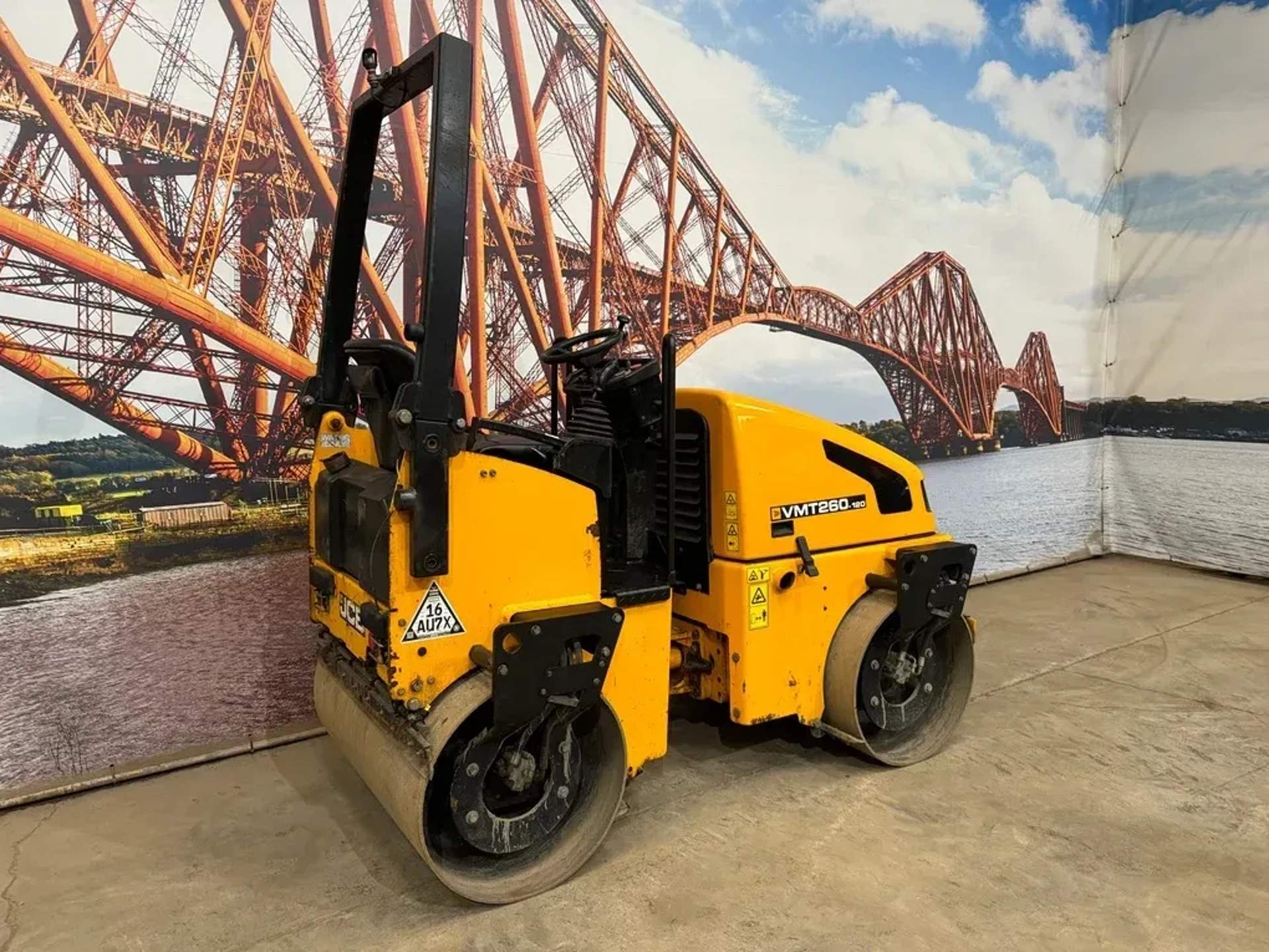 Каток JCB VMT260-120 для укладання асфальту