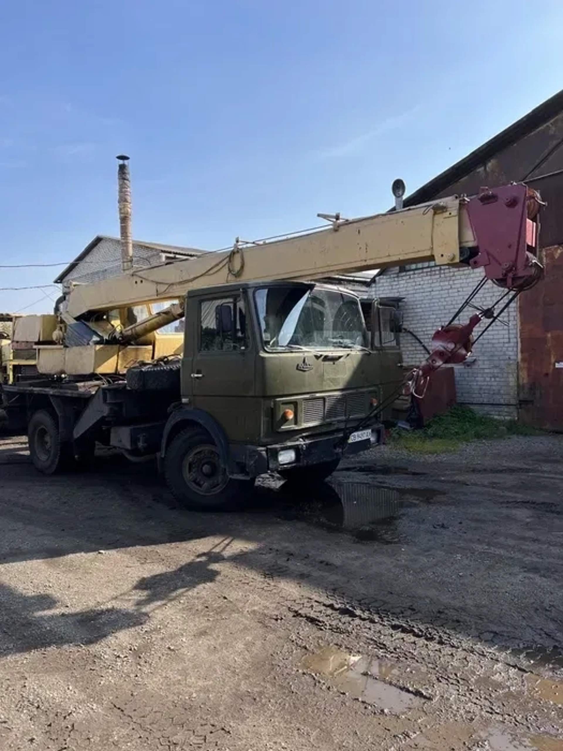 Автокран КС-3577 на шасі МАЗ-5334 для будівельних і монтажних робіт