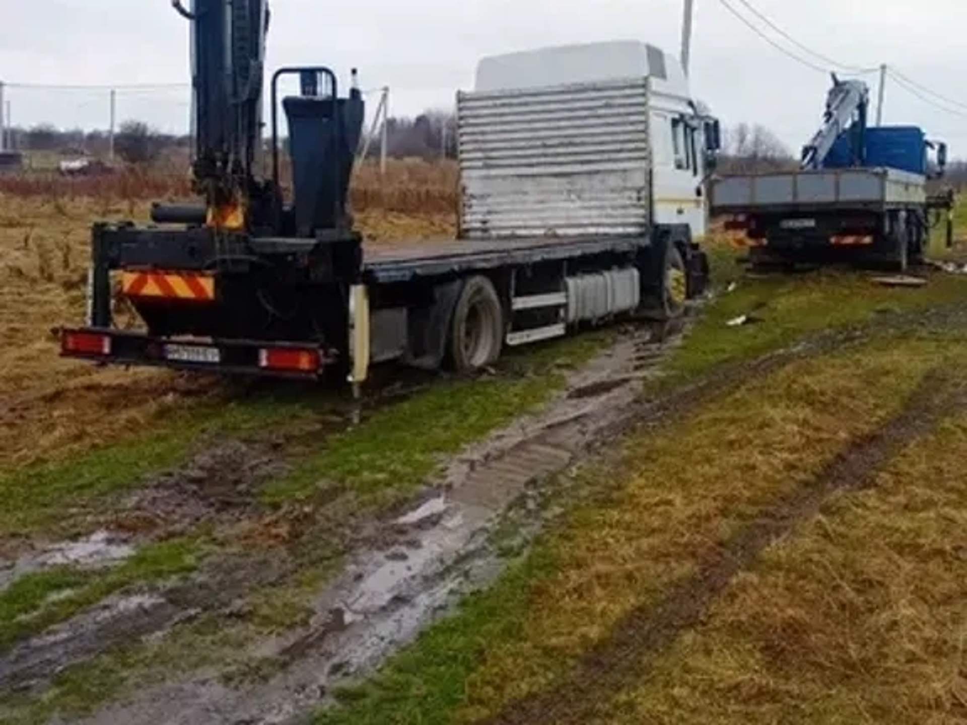 Кран-маніпулятор на вантажному шасі MAN для будівельних робіт