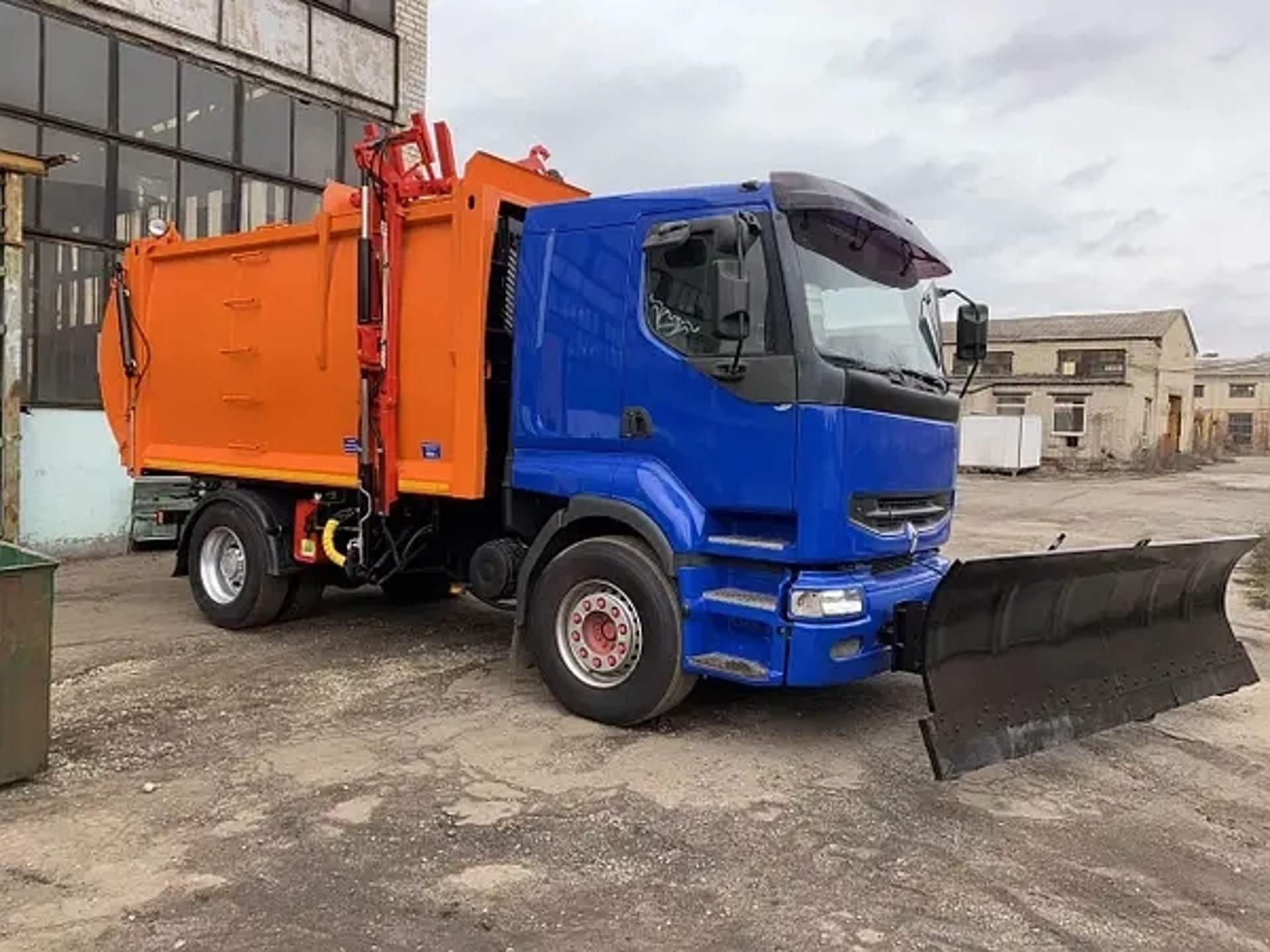 Сміттєвоз на шасі Renault Trucks D13