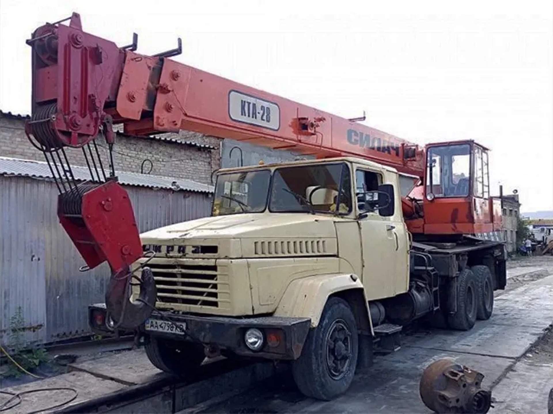 Автомобільний кран КТА-28 «Силач»