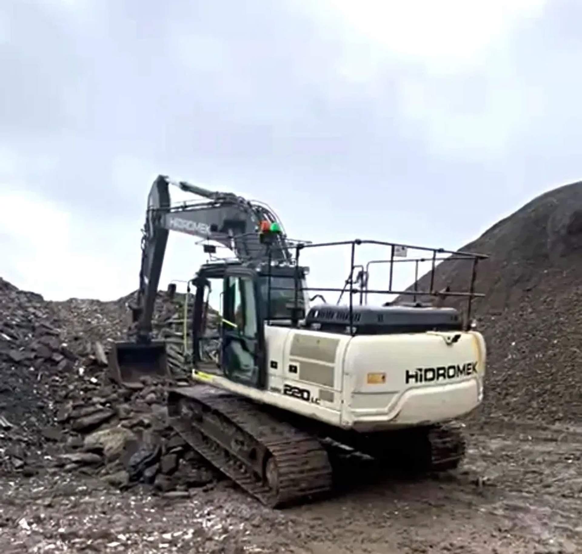 Гусеничний екскаватор Hidromek 220 LC