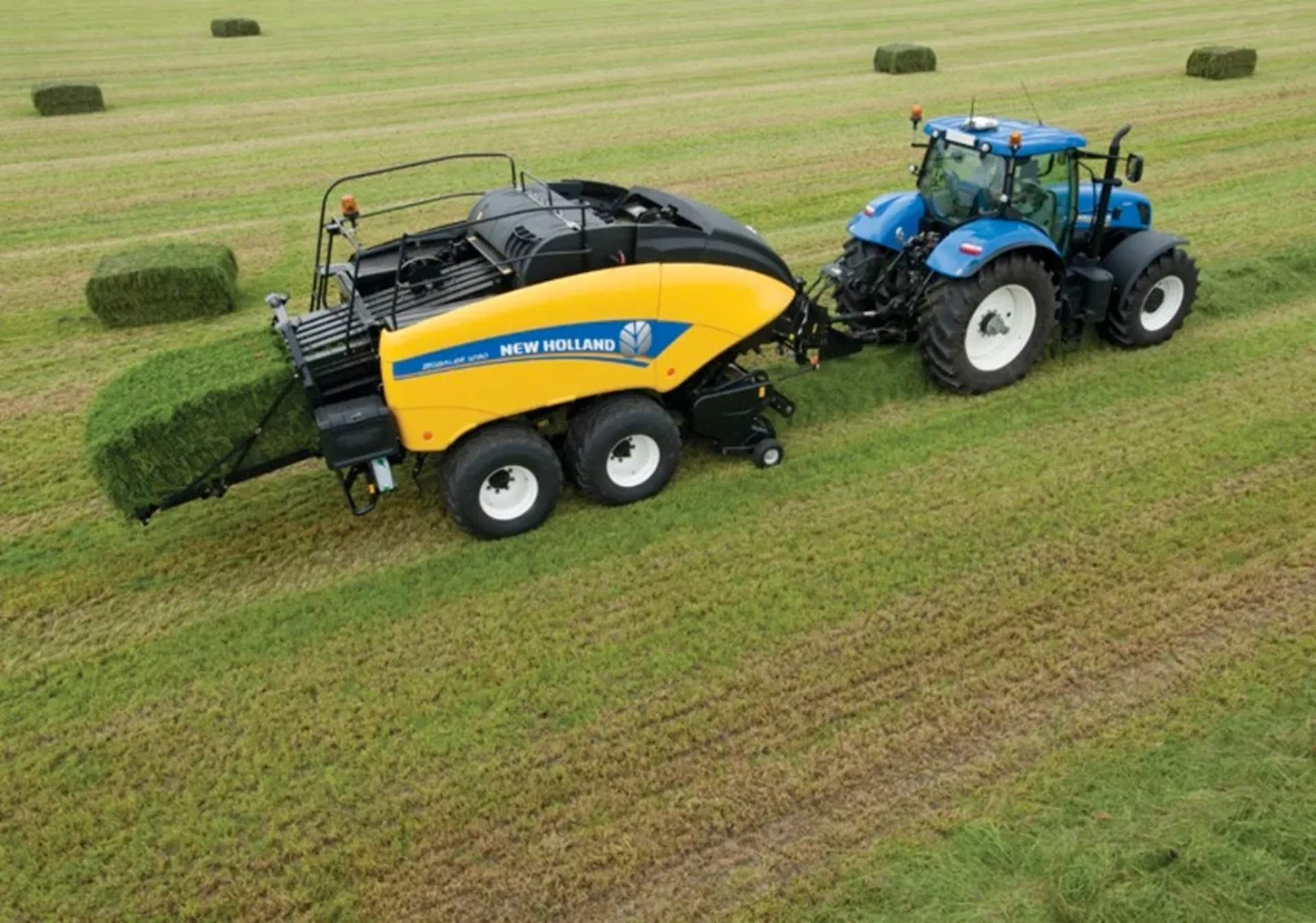 Прес-підбирач New Holland BigBaler для формування зернових культур