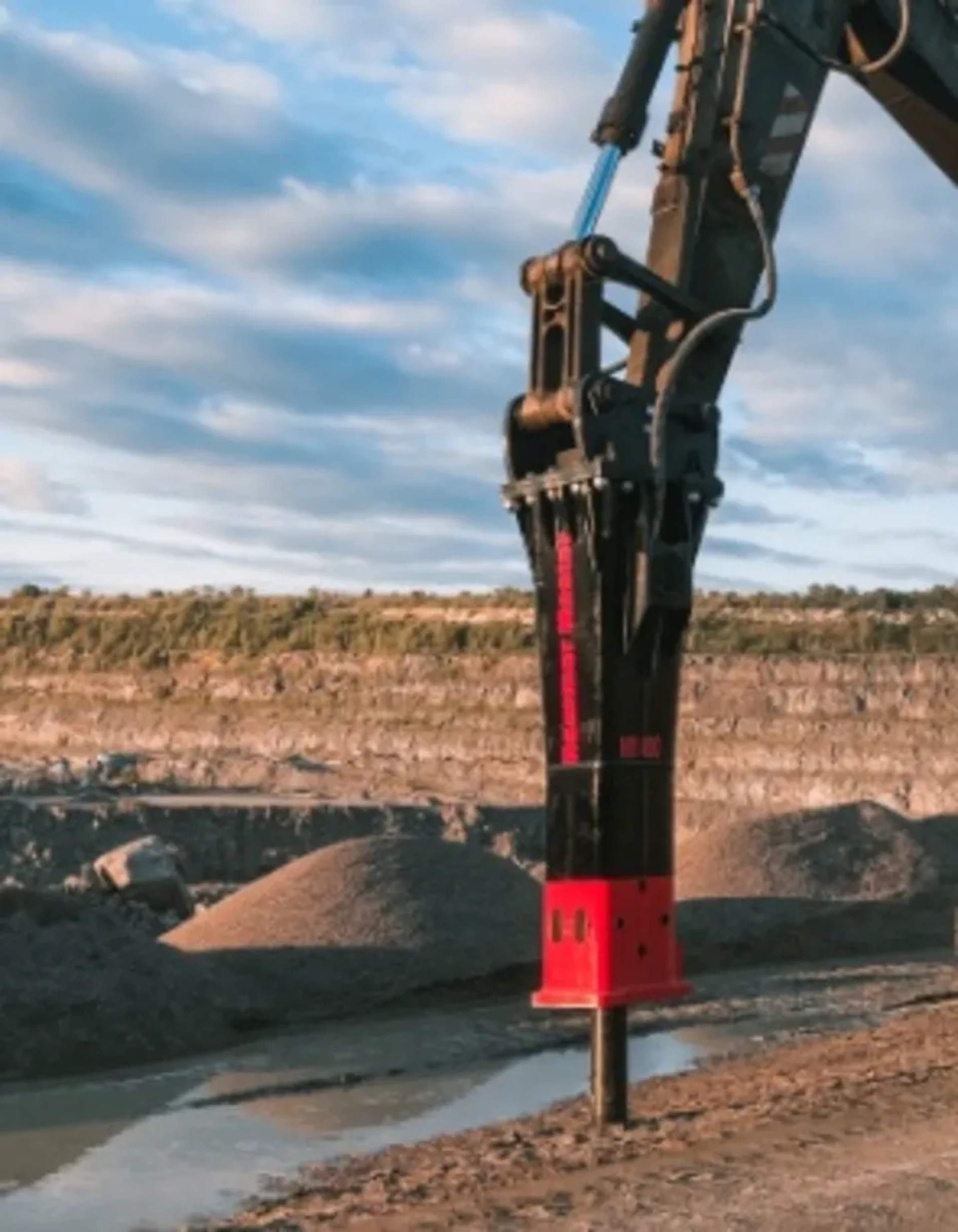 Гідромолот HAMMER 130 для руйнування міцних будівельних конструкцій