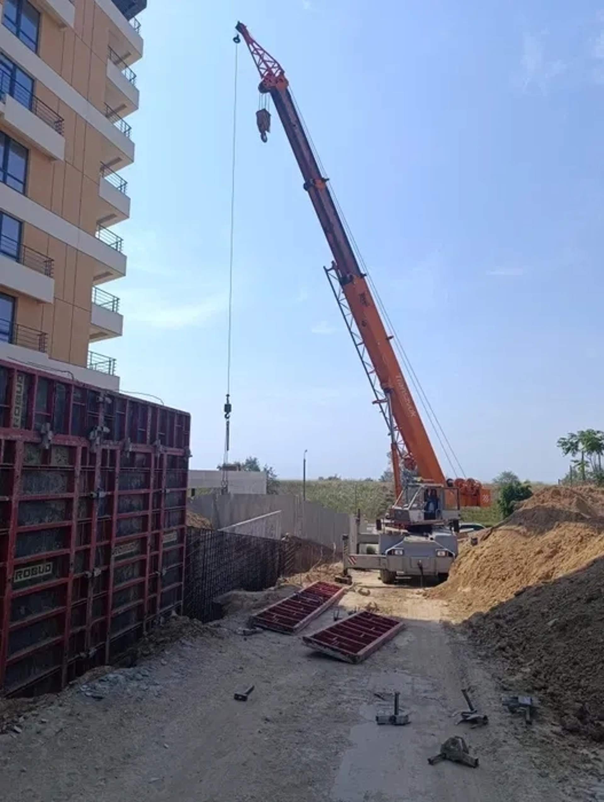 Компактний автокран PPM 30.09 (30 т, стріла 26 + 8,5 м)