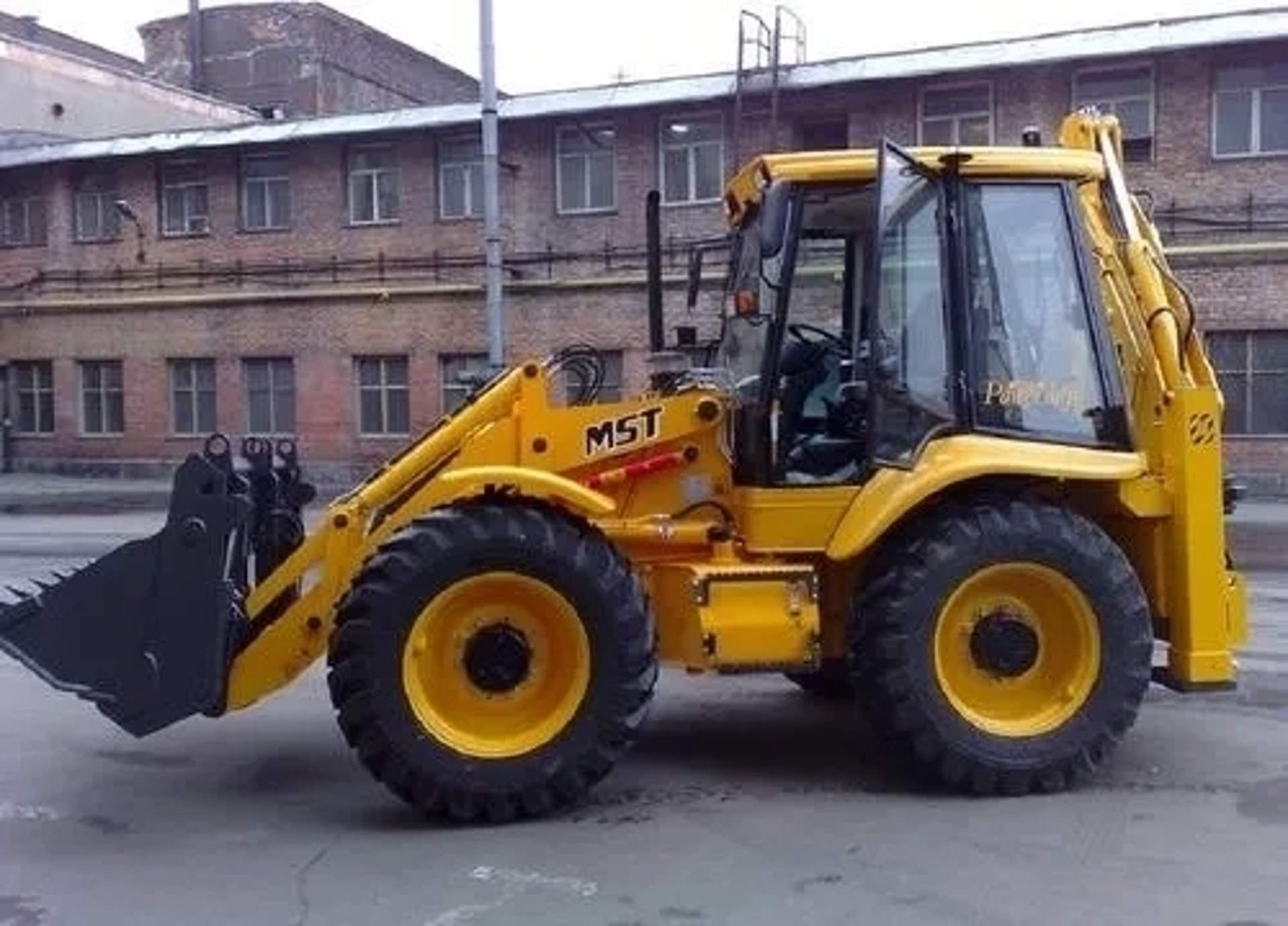 Екскаватор-навантажувач mstm644