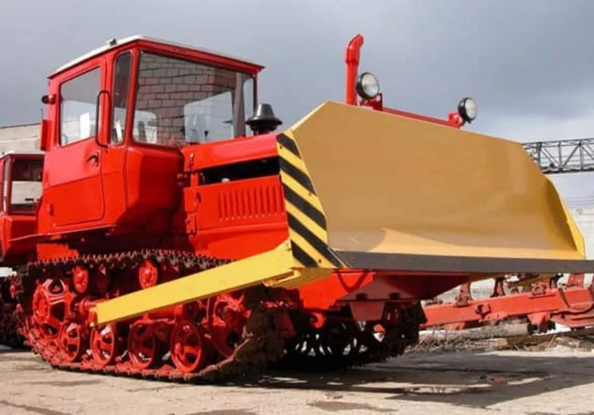 Бульдозер ДТ 75 для планування ділянок