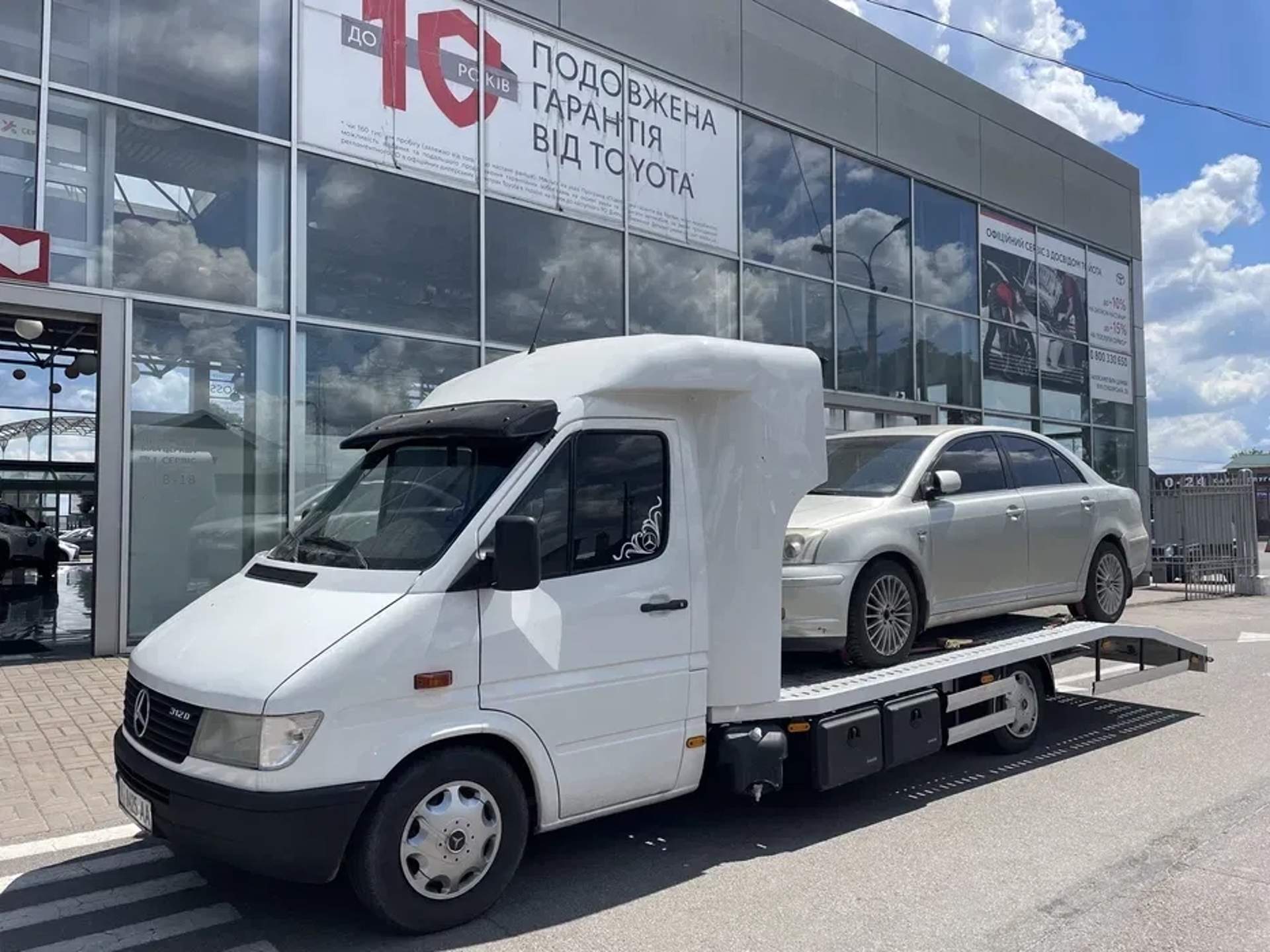 Евакуатор на базі Mercedes-Benz Sprinter