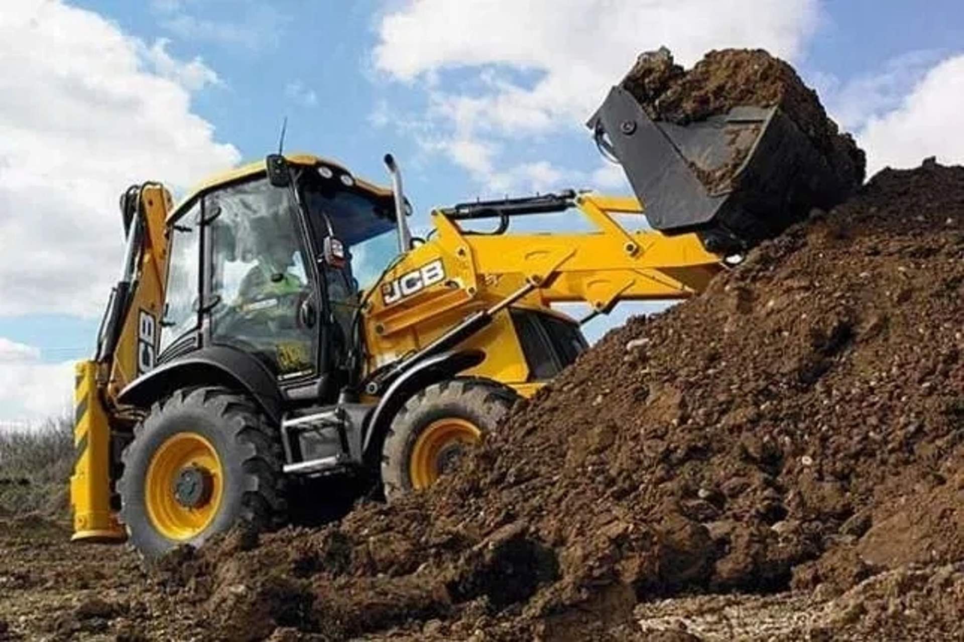 Екскаватор-навантажувач JCB 3CX для копання та навантаження