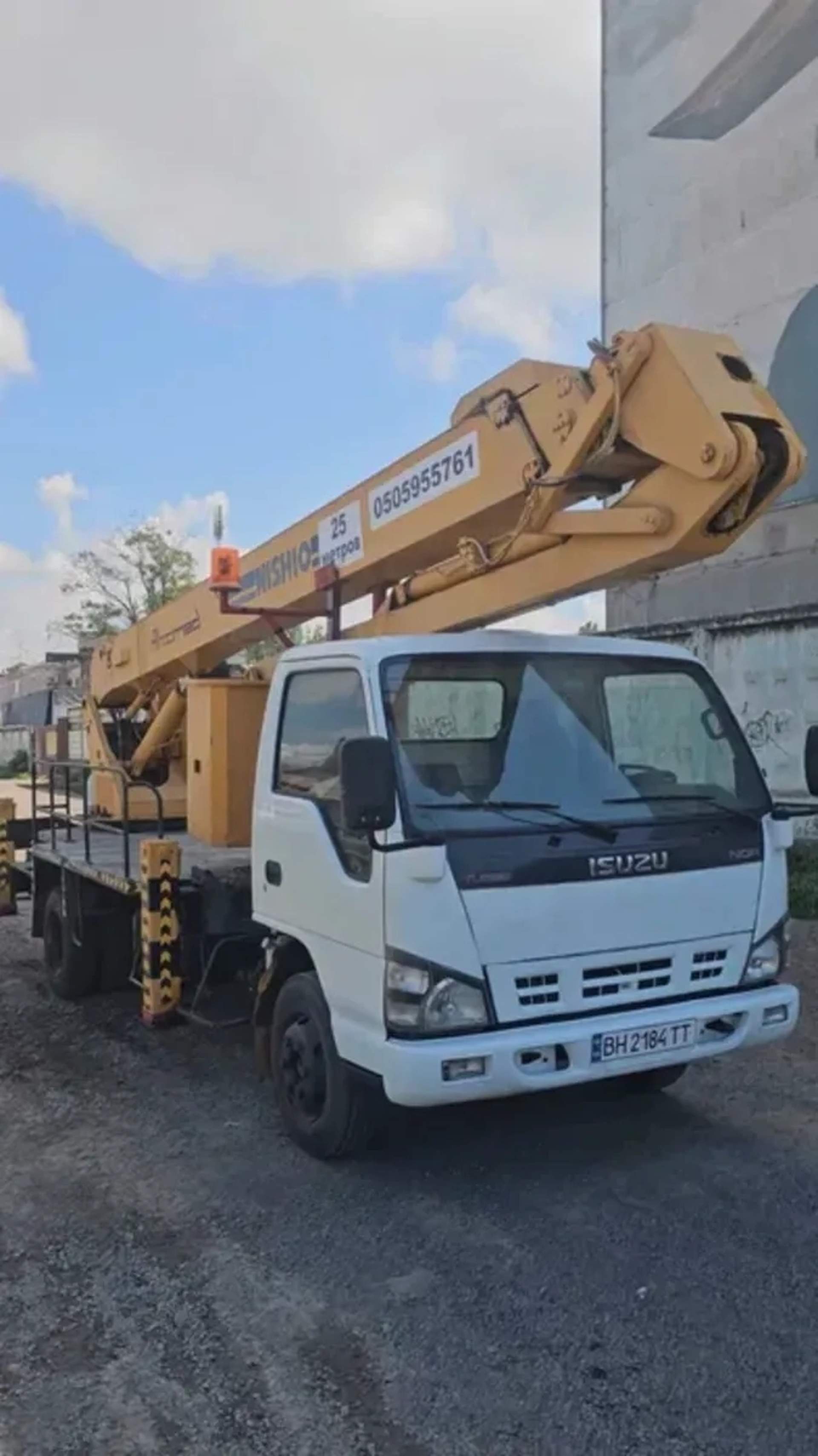 Автовишка 25 м на шасі Isuzu, для висотних робіт