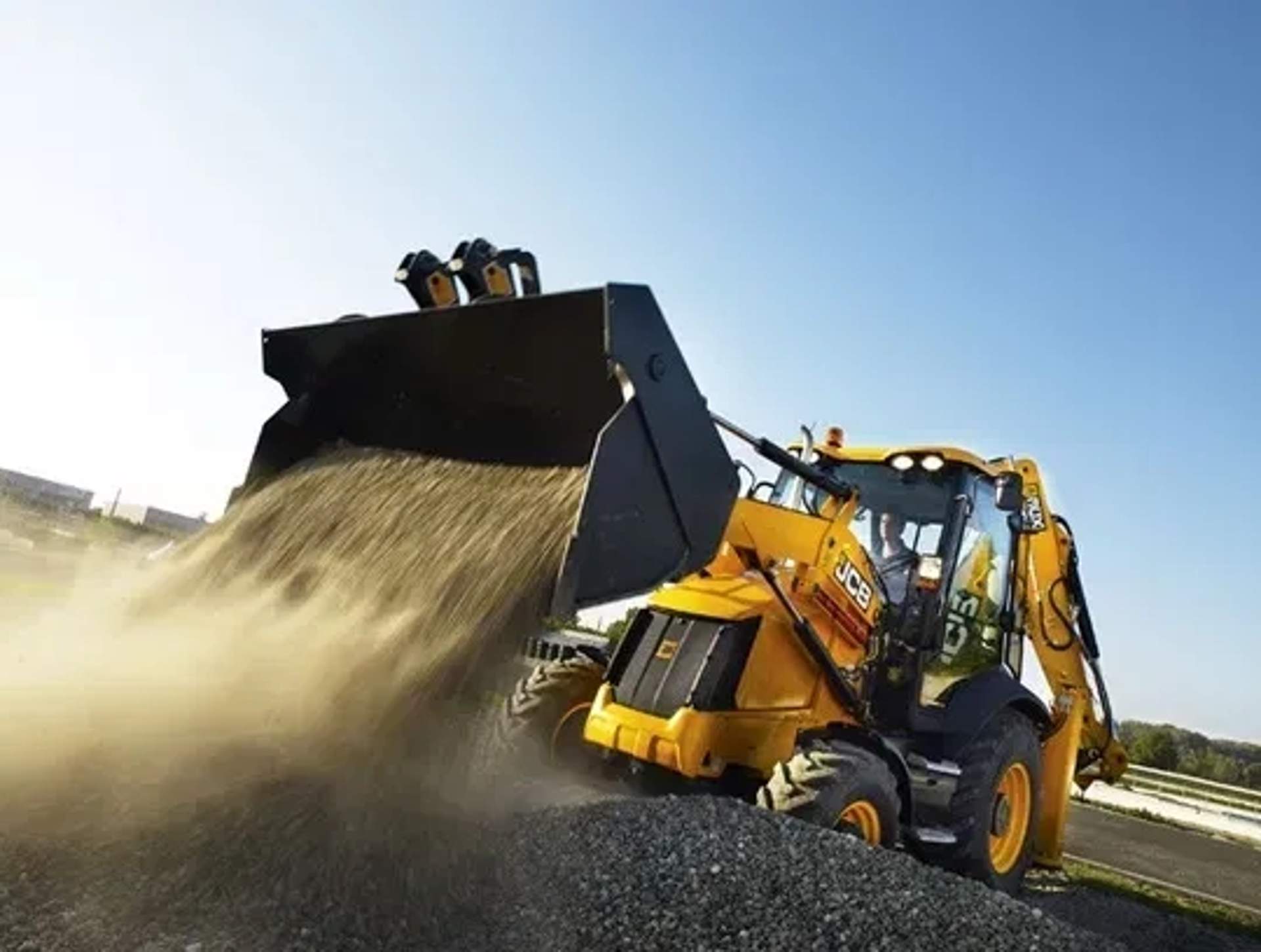 Послуги Екскаватора-Навантажувача JCB 3CX: Копання Траншей, Септиків та Планування Ділянок!