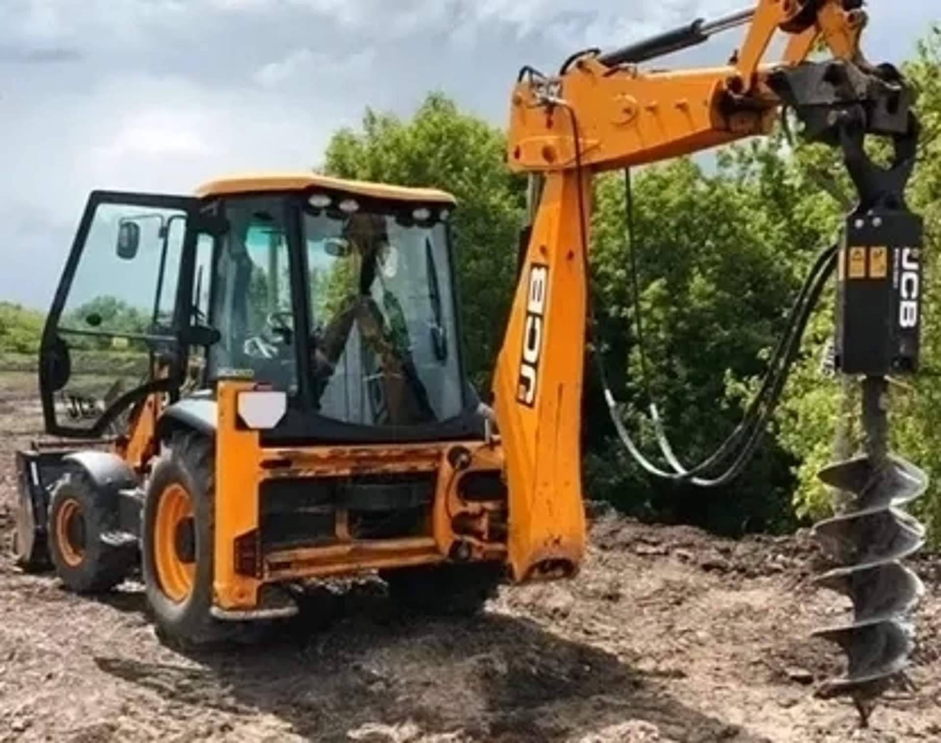 Бурильно кранова машина 300мм на базі Екскаватора JBC 3CX