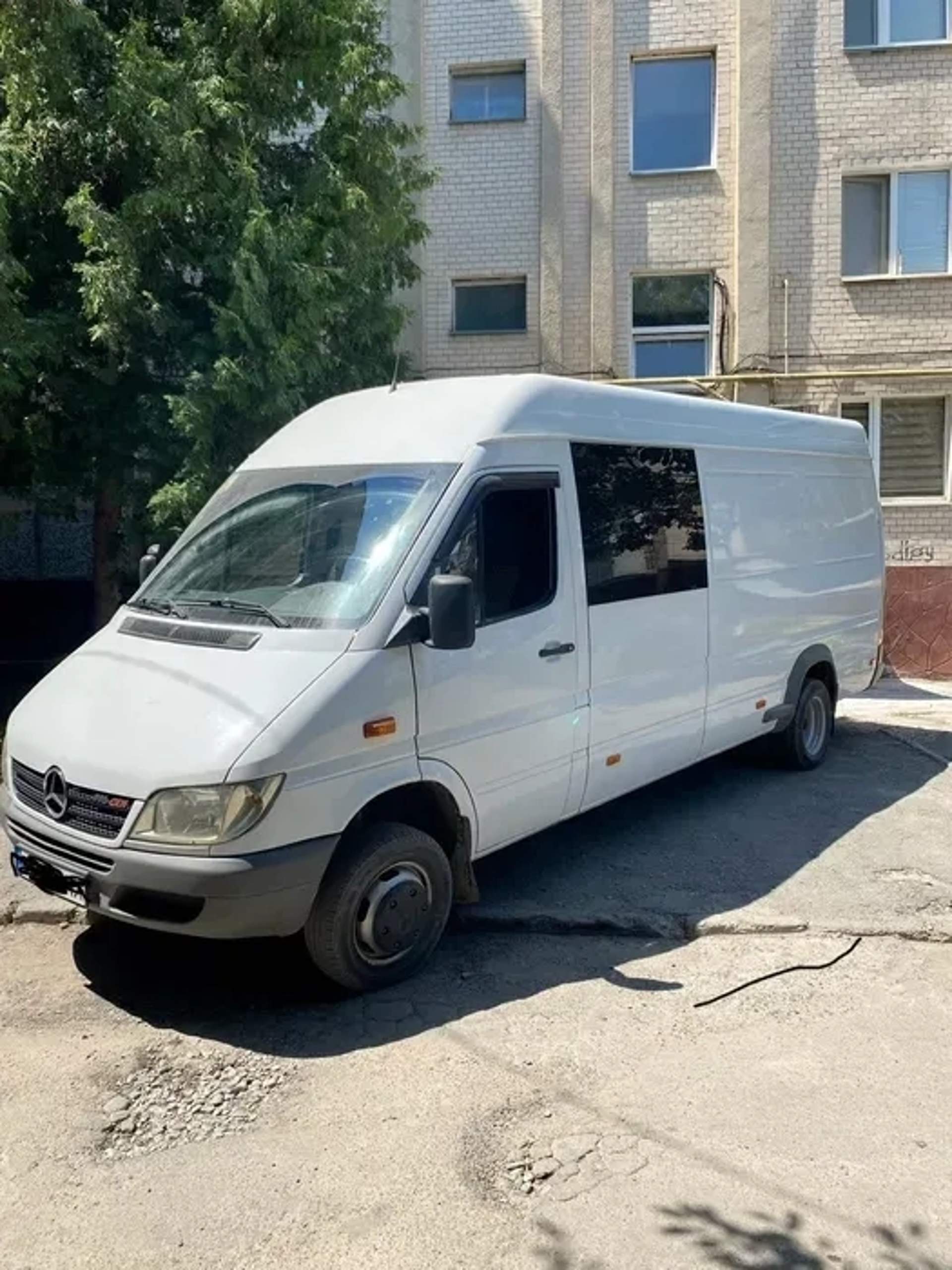 Мікроавтобус Mercedes-Benz Sprinter (до 4 тонн / 12 м3)