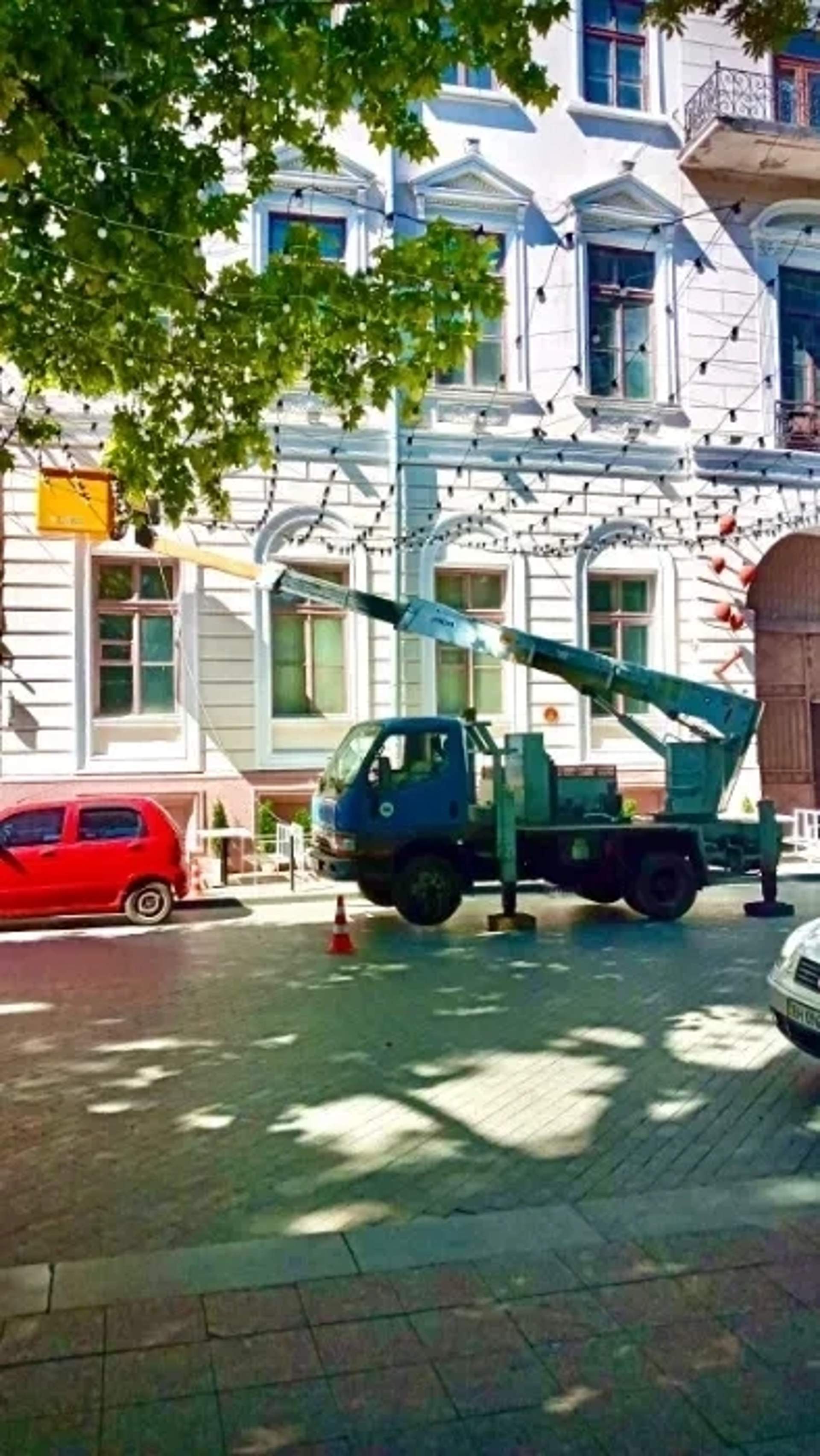 Автовишка на базі вантажного авто Mitsubishi