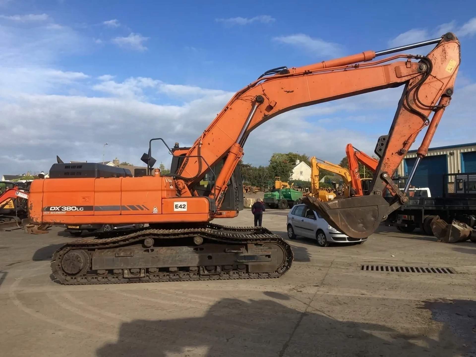 Гусеничний екскаватор Doosan DX380LC — 38 т, ковш 2,2 м³, 184 кВт.