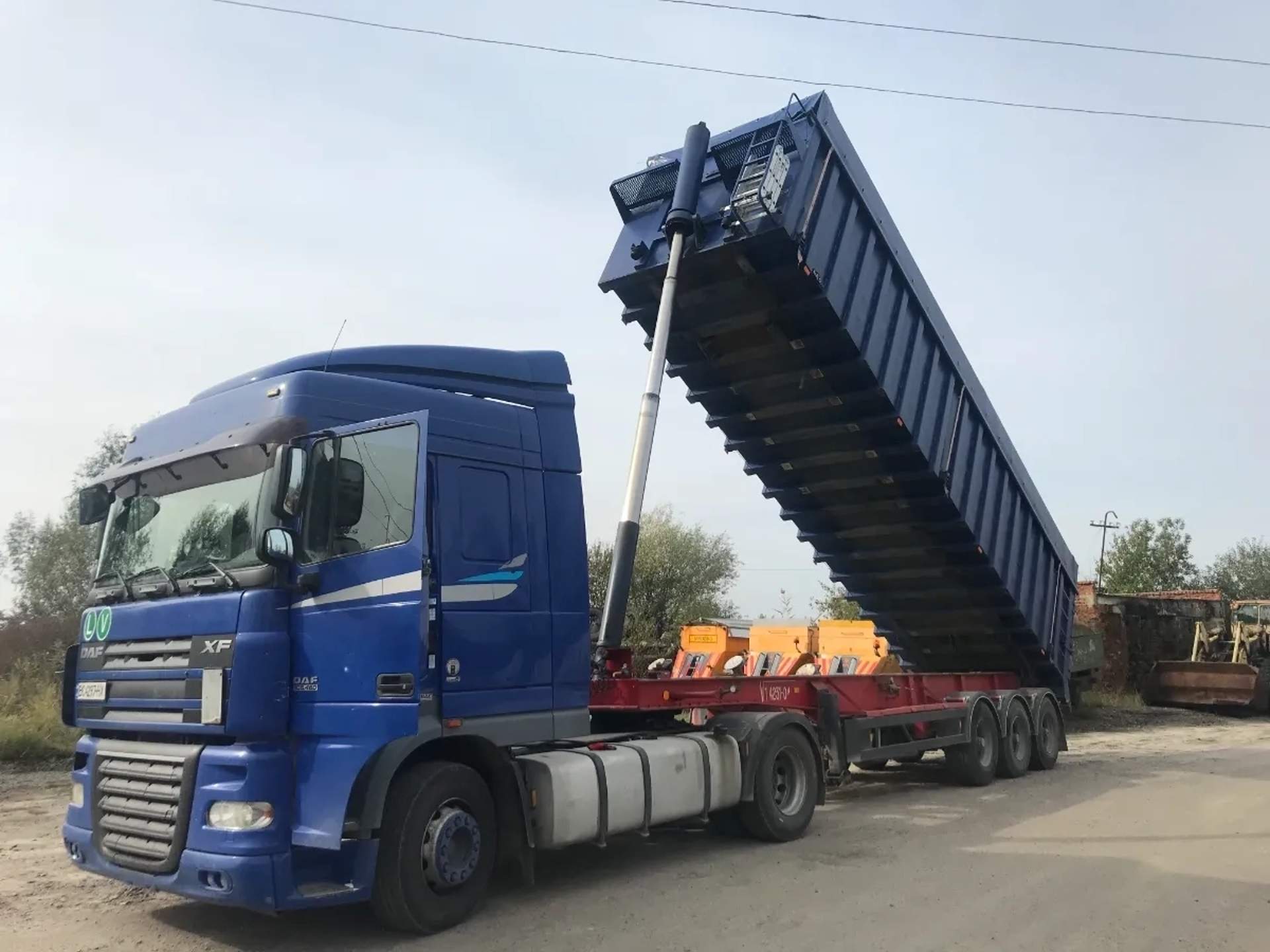 Седельний тягач DAF XF (вантажопідйомність 23 тонни)