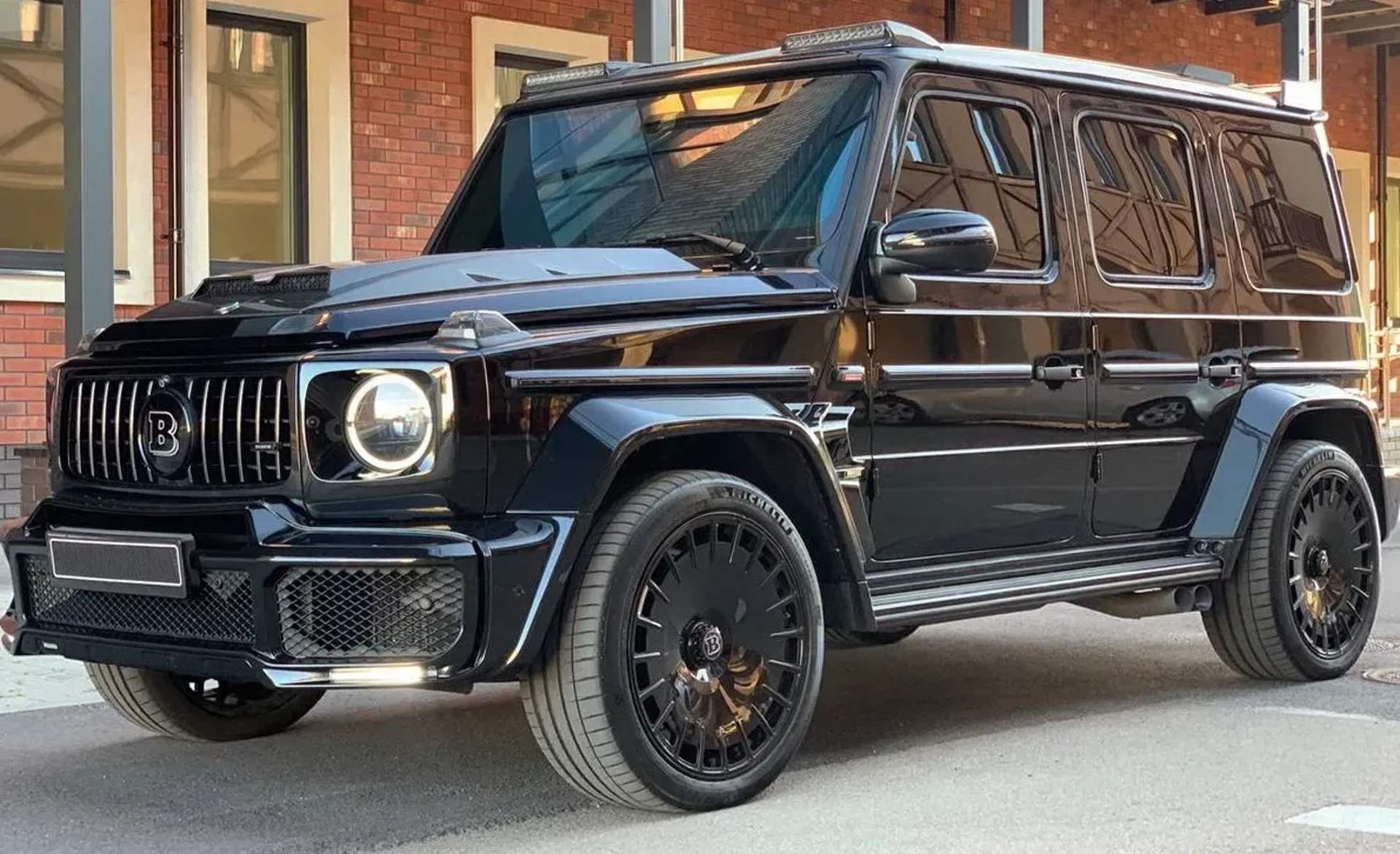 116 Mercedes-Benz G63 Brabus з водієм та без водія
