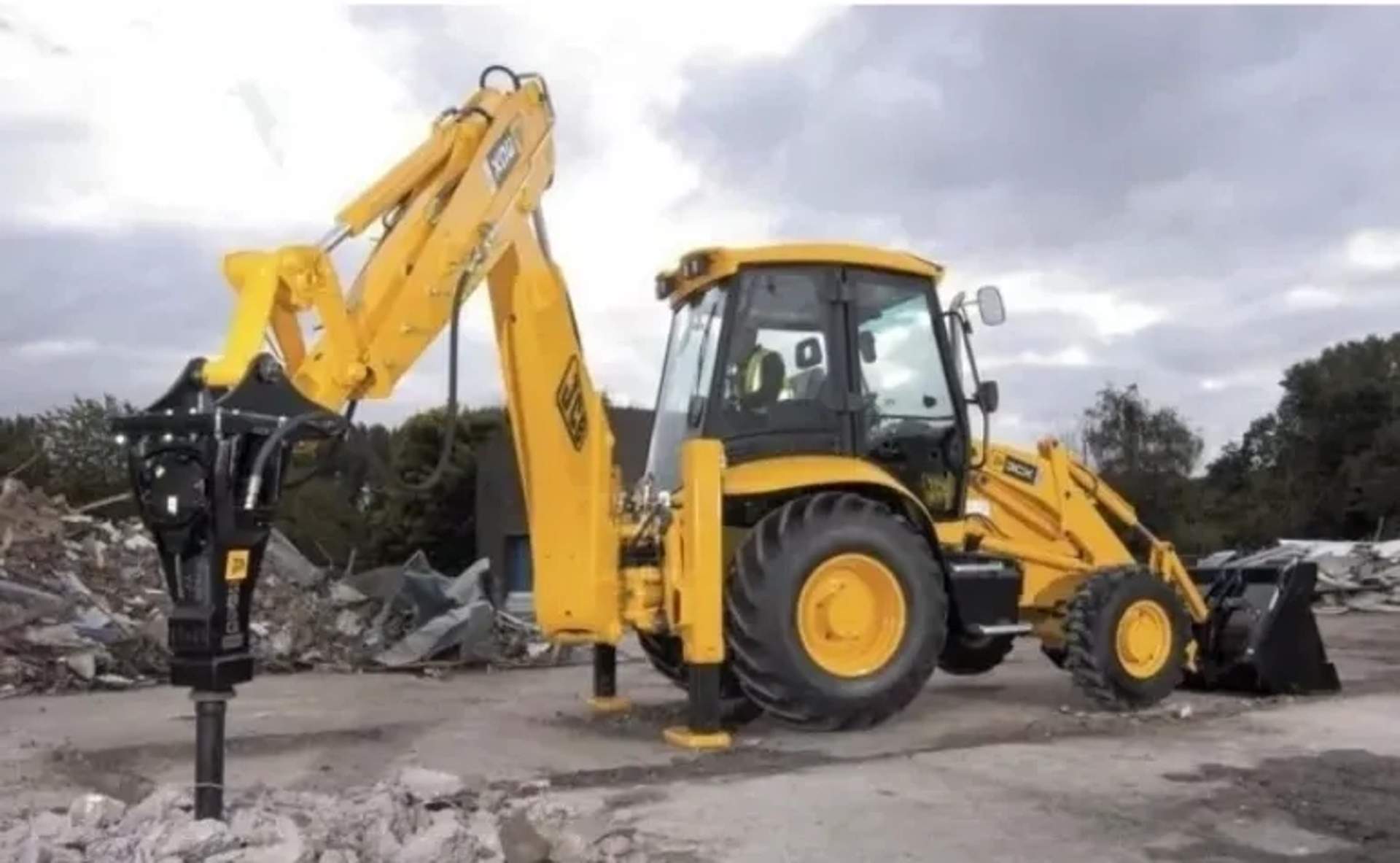 Екскаватор навантажувач JCB 3CX з гідромолотом