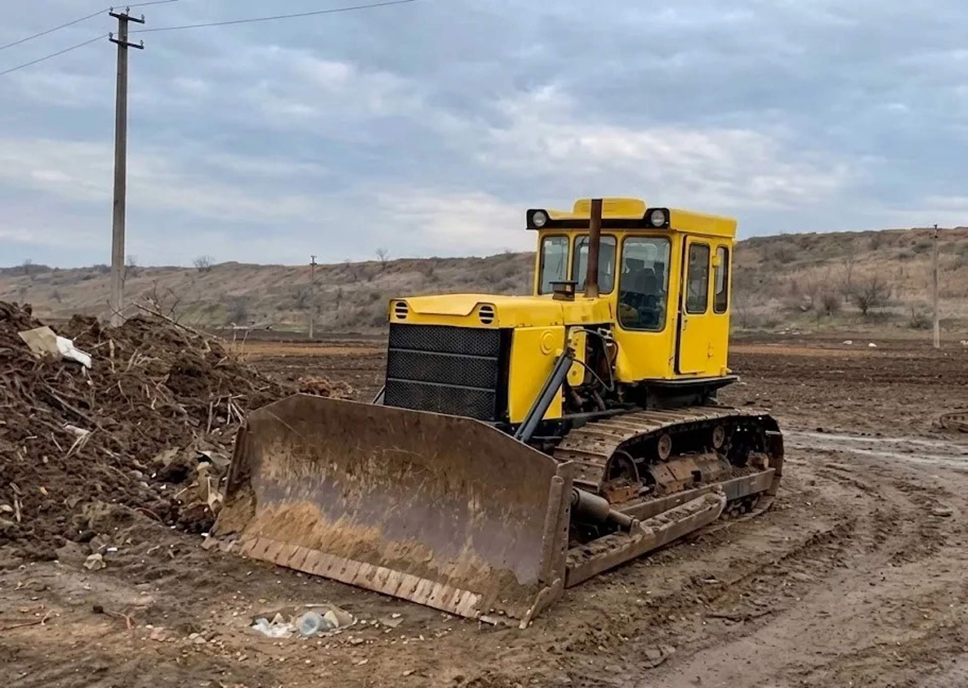 Гусеничний бульдозер Т-170 для планування ґрунтів