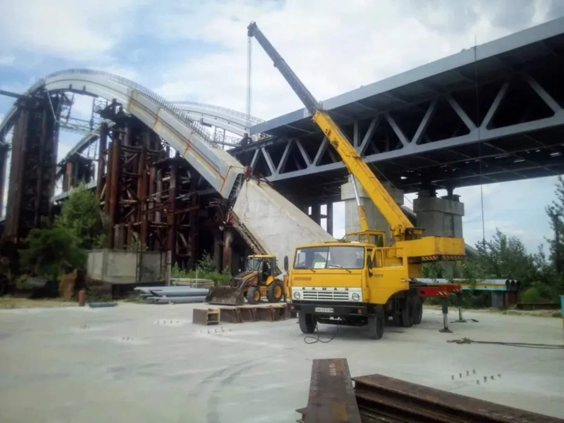 Автокран вантажопідйомністю 20 тонн на шасі КАМАЗ
