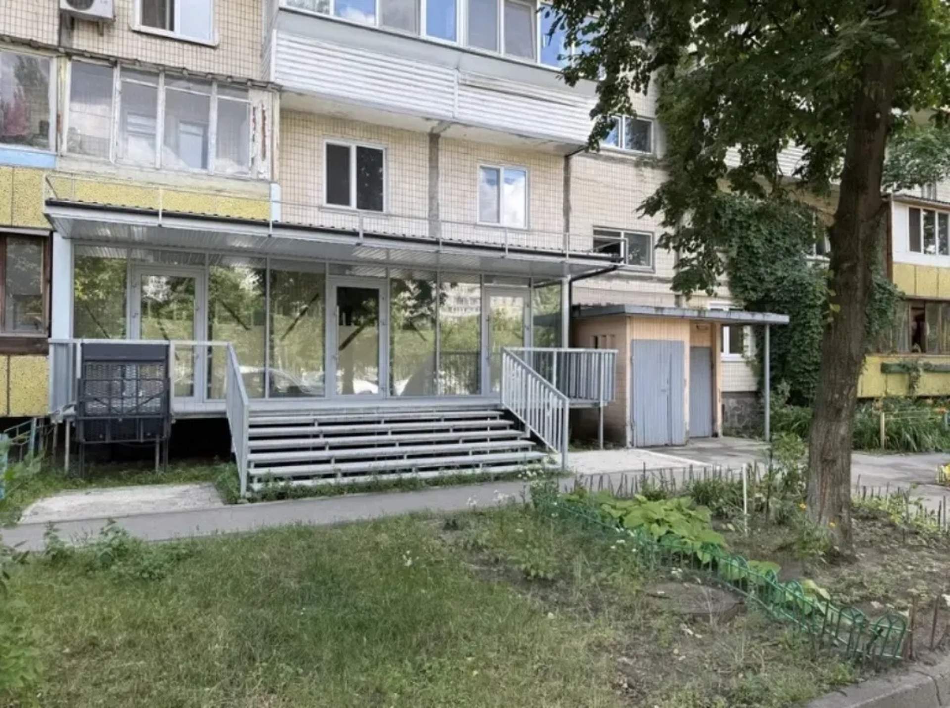 Фасадне приміщення 33 м2 в Оболонському районі