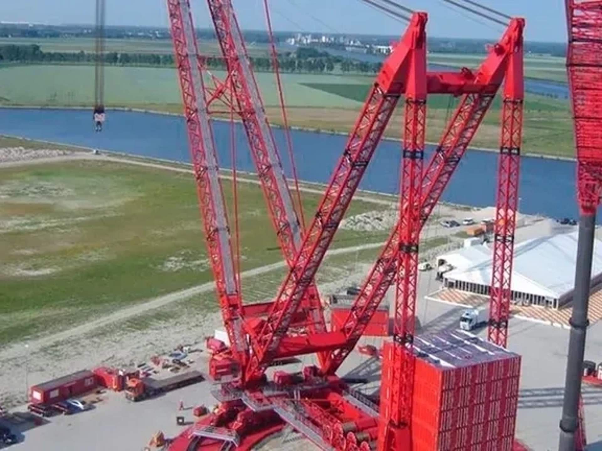 Кільцевий кран Mammoet PTC 200: кран для мега-проєктів