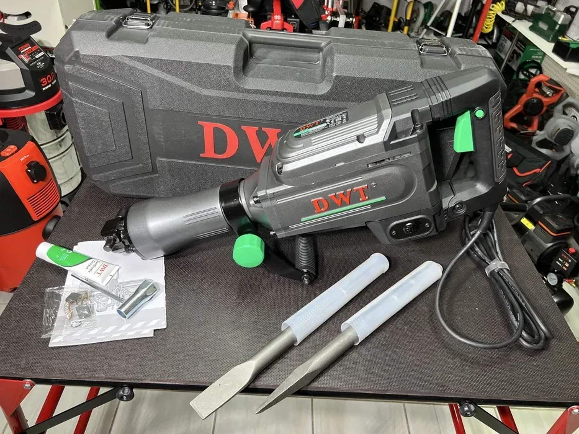 Відбійний молоток Бетонолом DWT AHP14-30 BMC - 1700 Вт 50 Дж