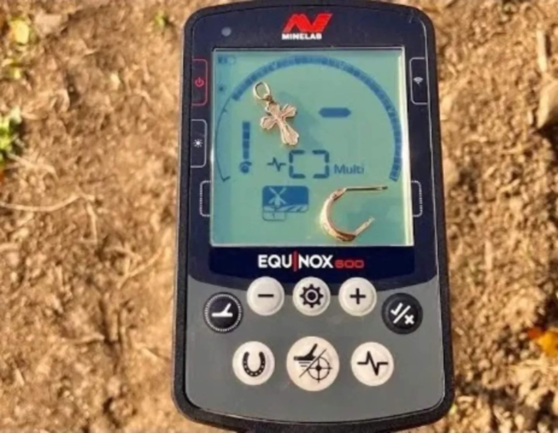 Металошукач Minelab Equinox 800