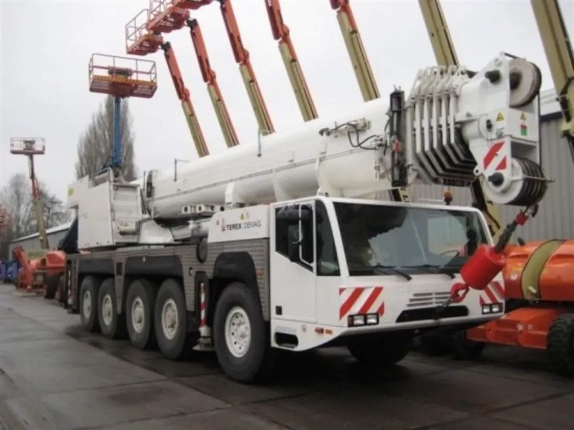 Автокран Terex-Demag AC 200-1 для будівельних робіт