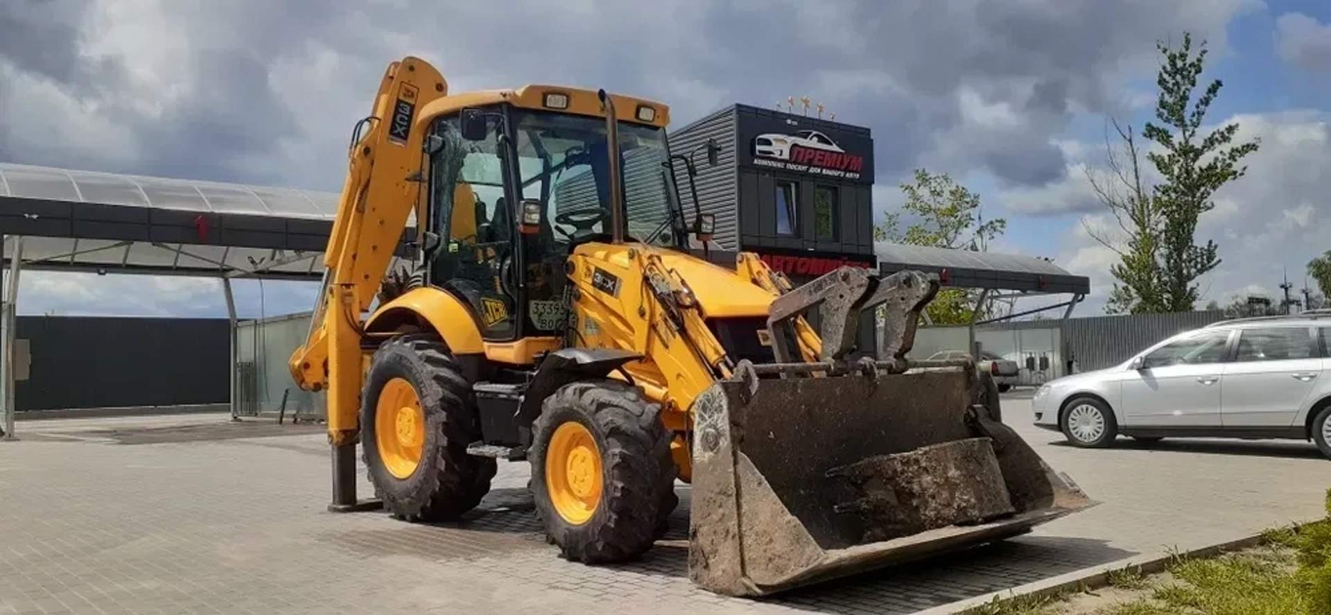 Екскаватор-навантажувач JCB 3CX універсальна техніка