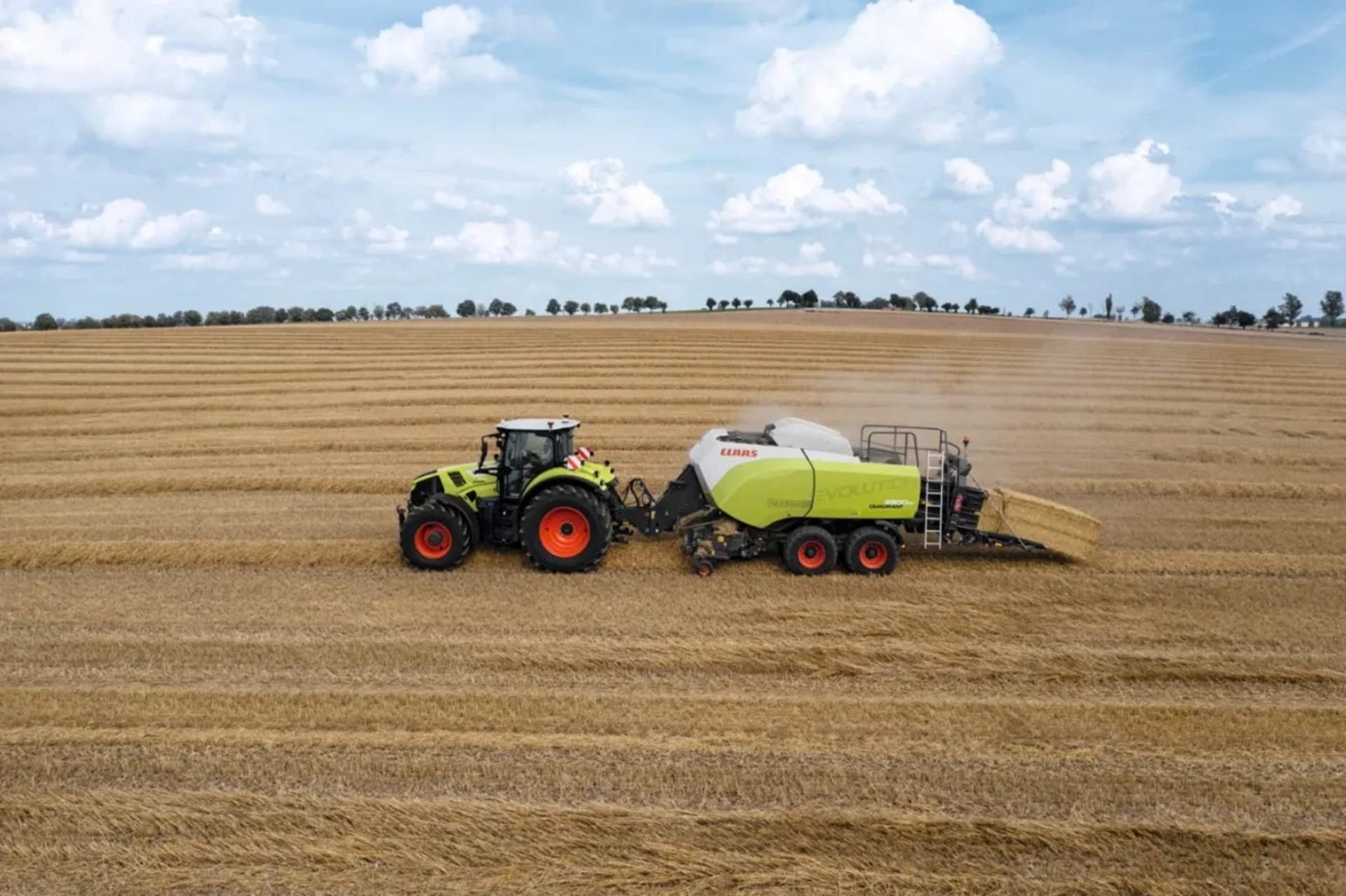 Прес-підбирач CLAAS QUADRANT для щільного пресування соломи