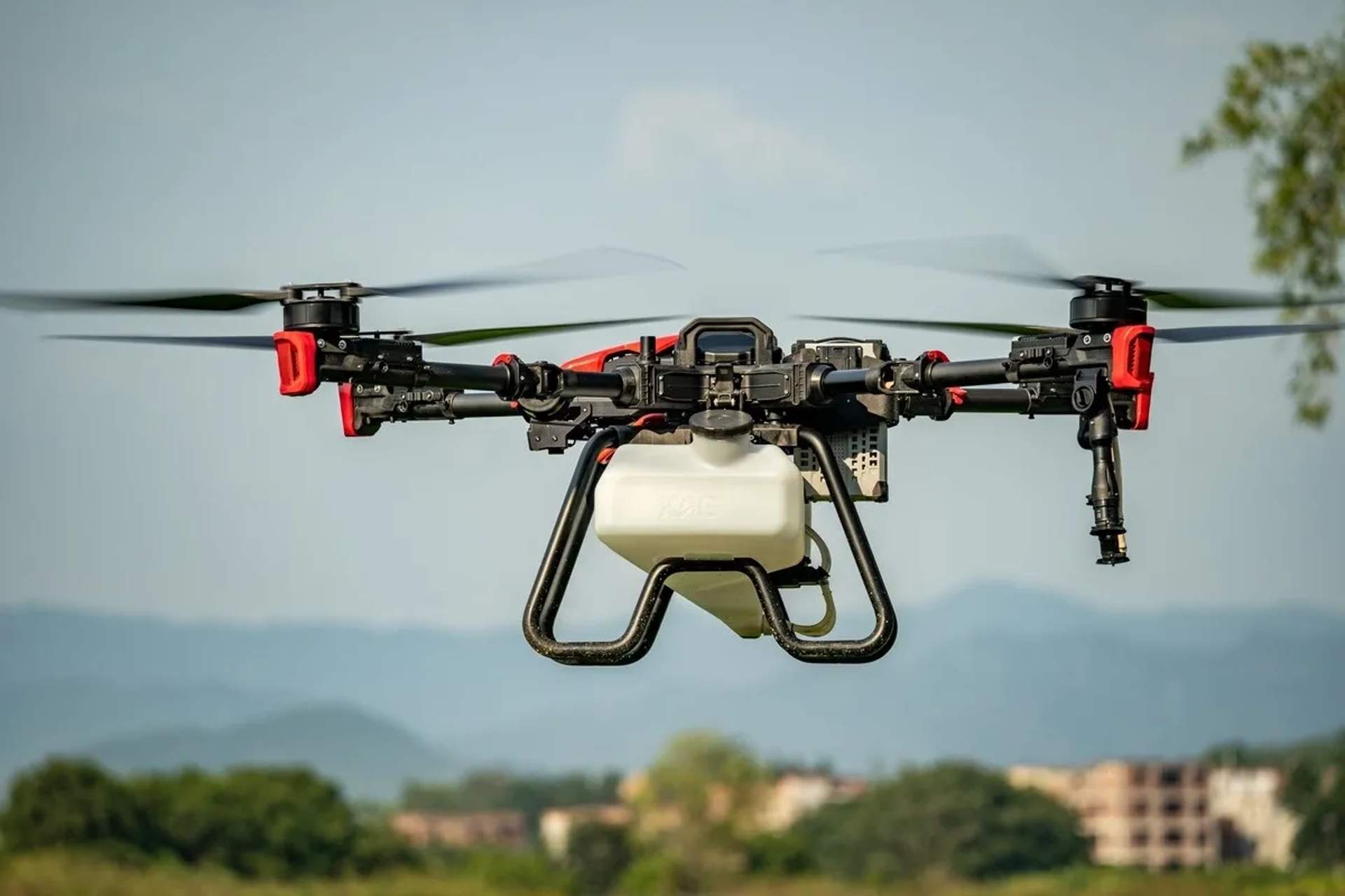 Агродрон XAG P100 Pro — точність і швидкість внесення добрив