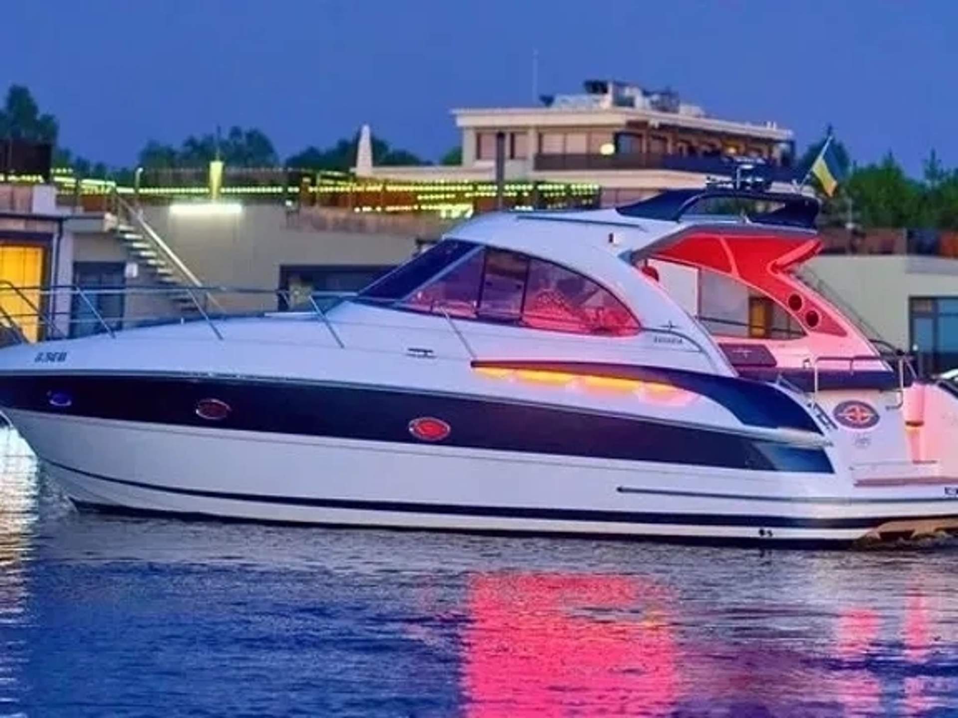 Катер-яхта Bavaria 37 Sport HT VIP