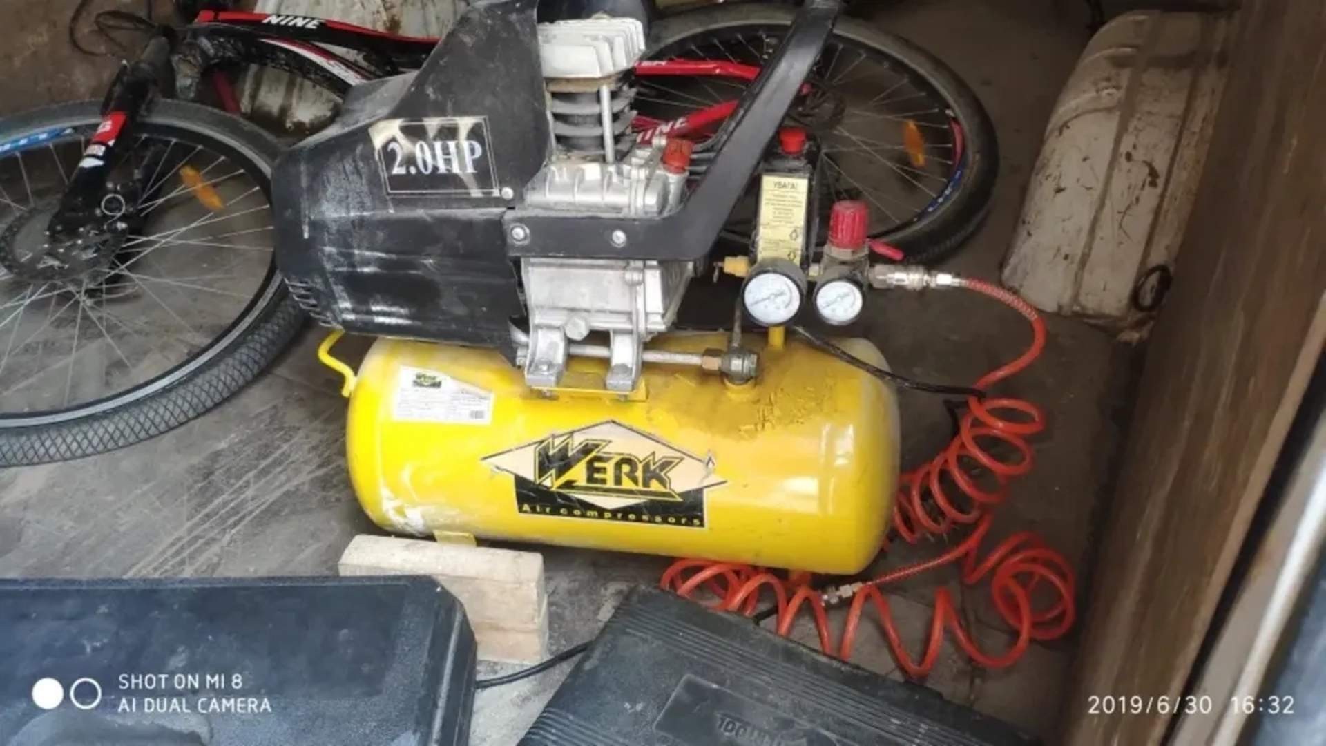 Поршневий масляний компресор Werk на 24л