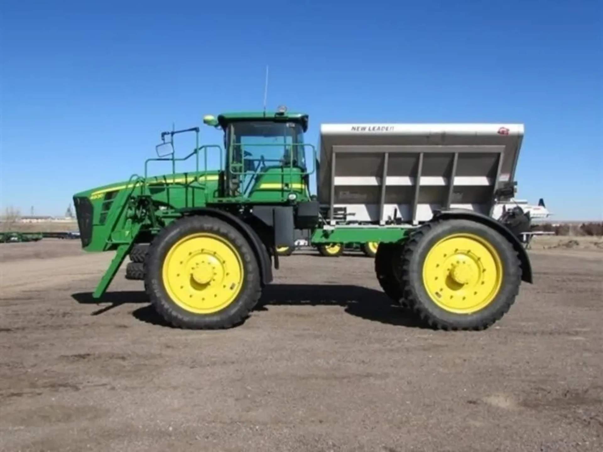 Обприскувач самохідний John Deere 4940