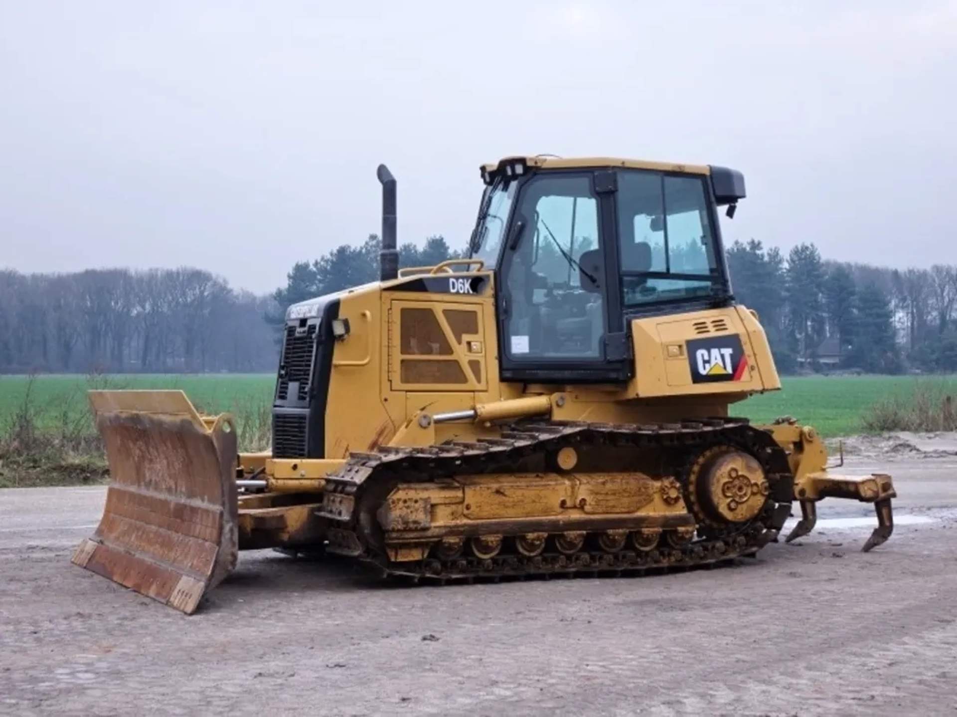 Бульдозер Caterpillar D6K на гусеничному ходу