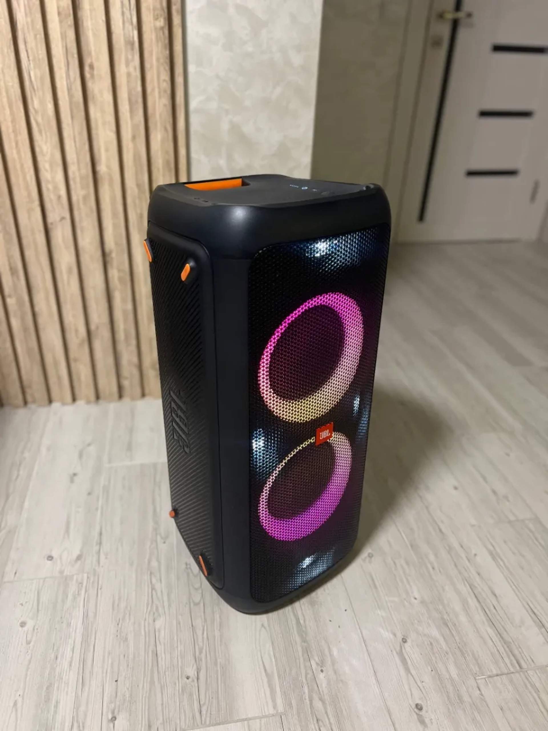Колонка JBL PartyBox 300 - твій мобільний клуб