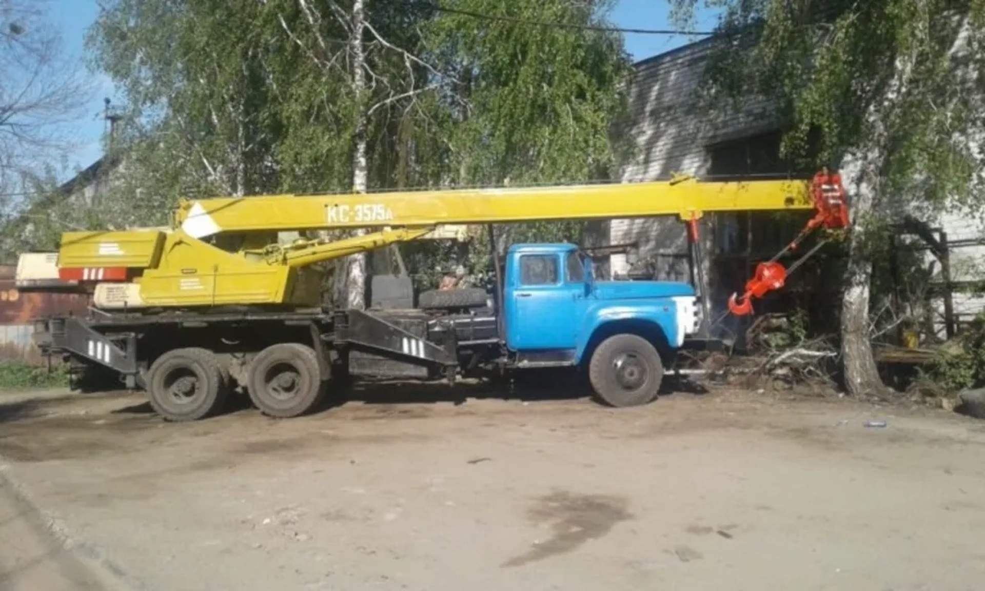 Автокран КС-3575А на базі ЗІЛ-133ГЯ