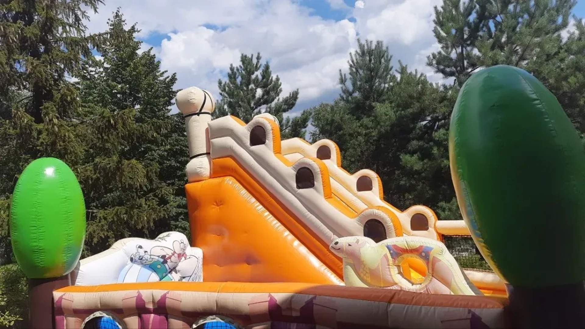 Батут з гіркою та басейном з кульками Астерікс та Обелікс