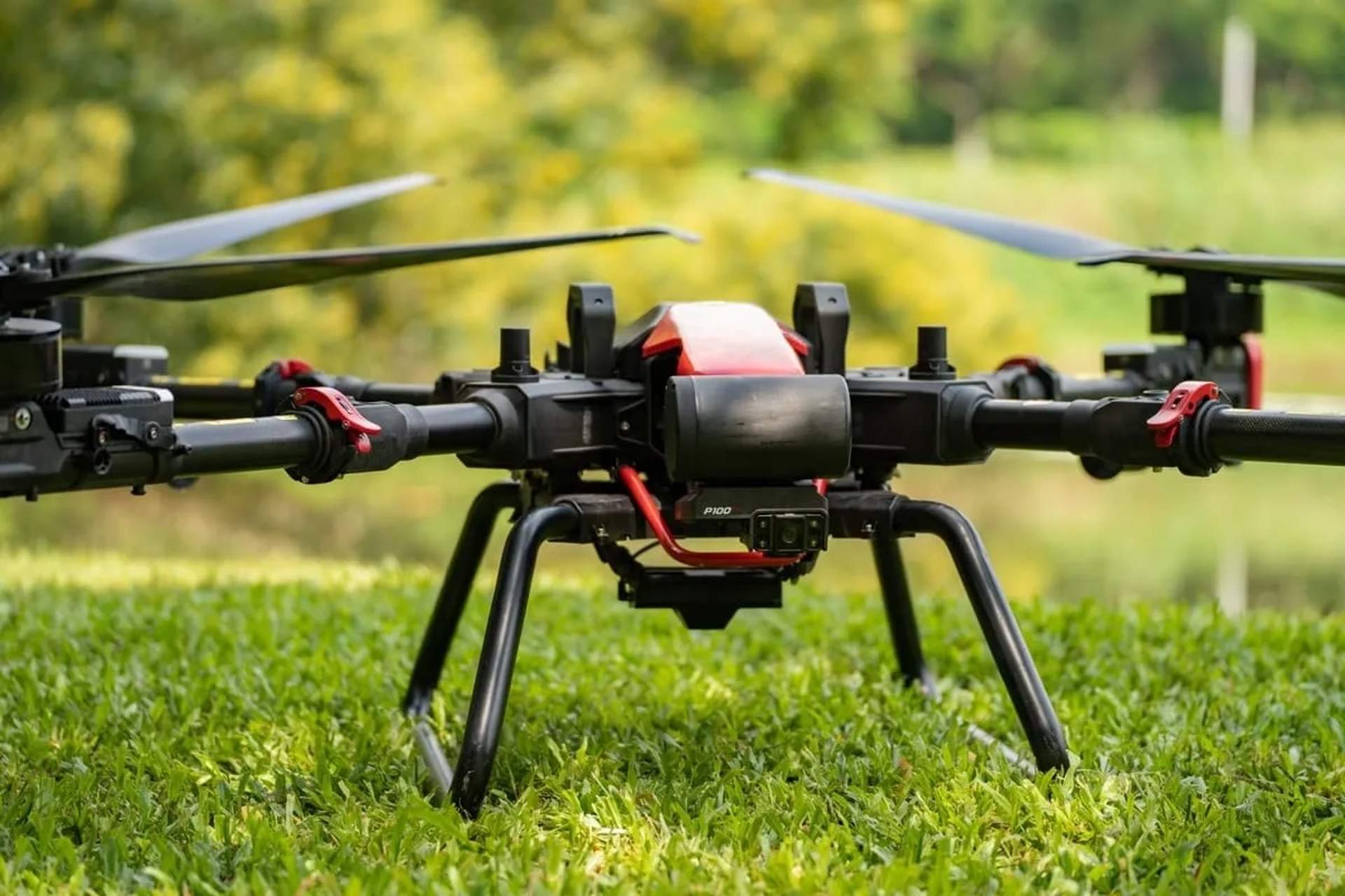 Агродрон DJI Agras T50 — внесення ЗЗР і добрив, десикація